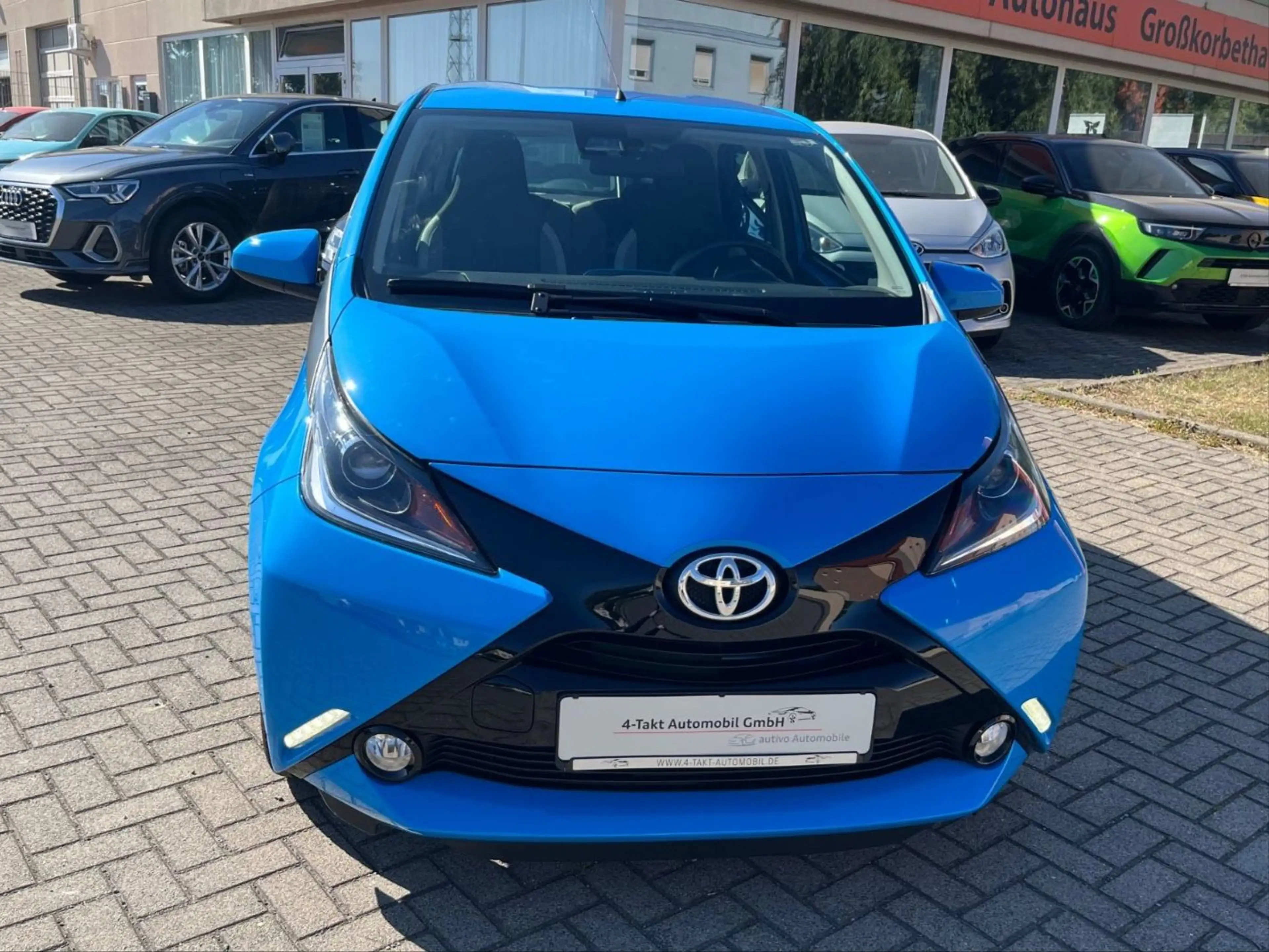 Toyota Aygo x-play Team*Automatik*Sitzheizung*Keyless* — photo 4