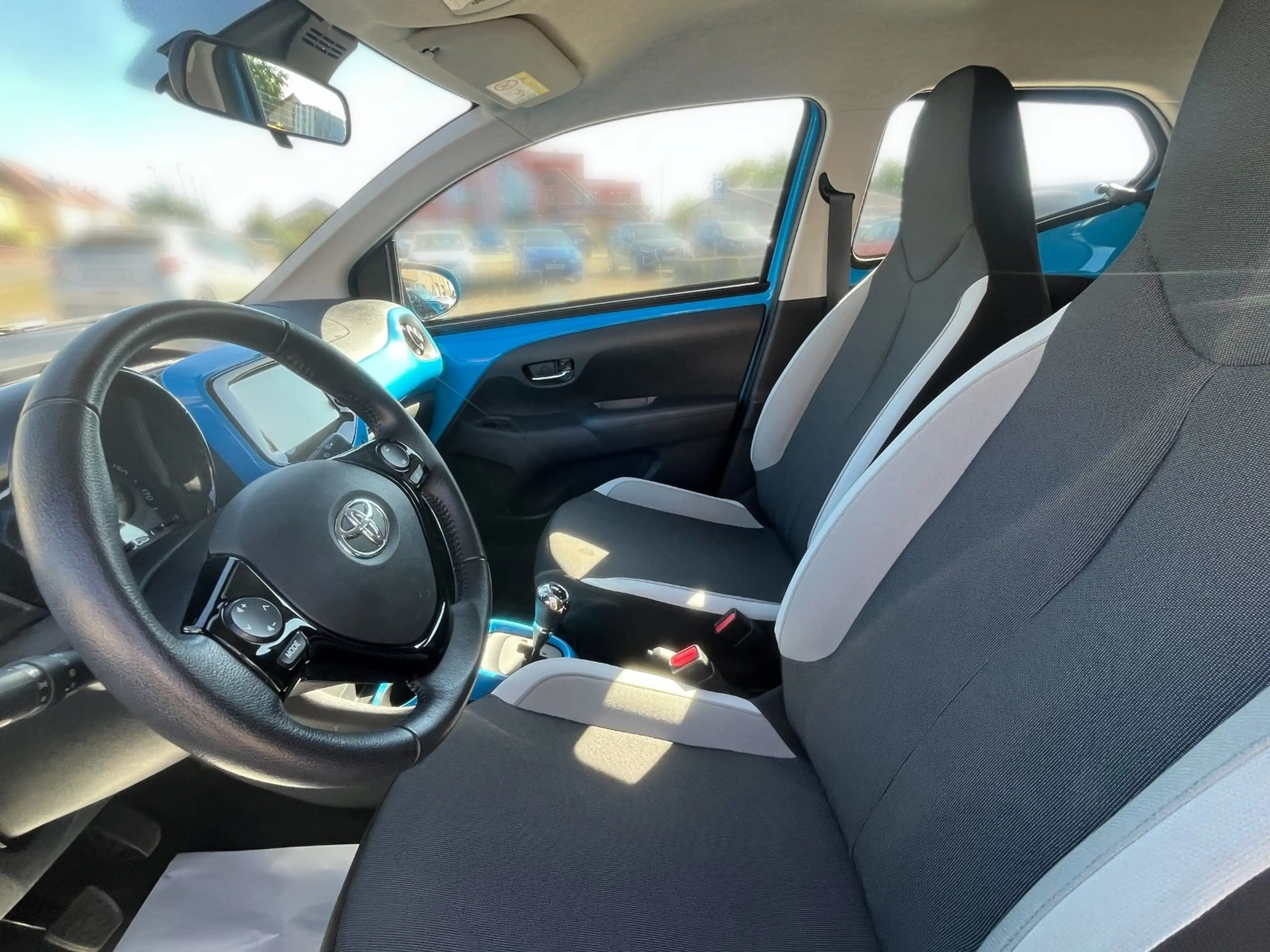 Toyota Aygo x-play Team*Automatik*Sitzheizung*Keyless* — photo 11