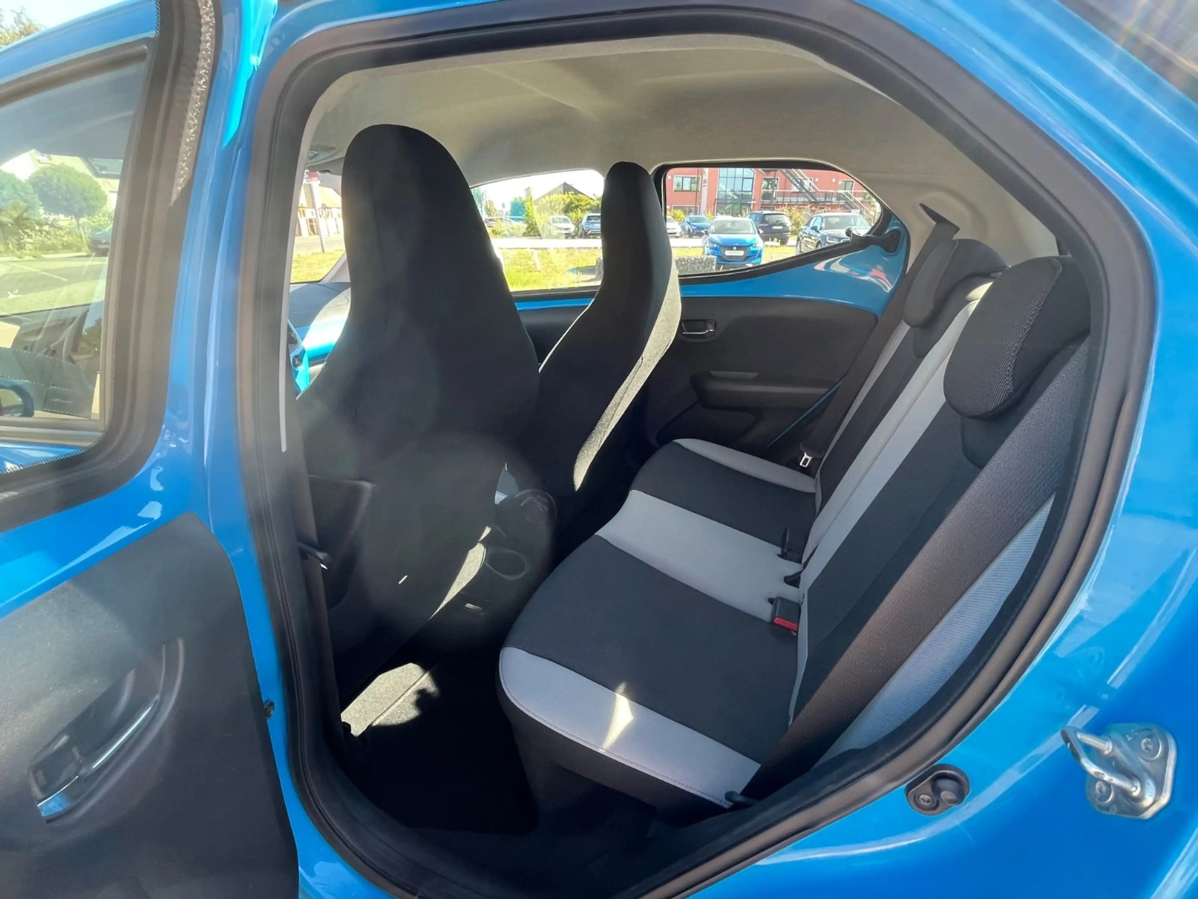 Toyota Aygo x-play Team*Automatik*Sitzheizung*Keyless* — photo 18