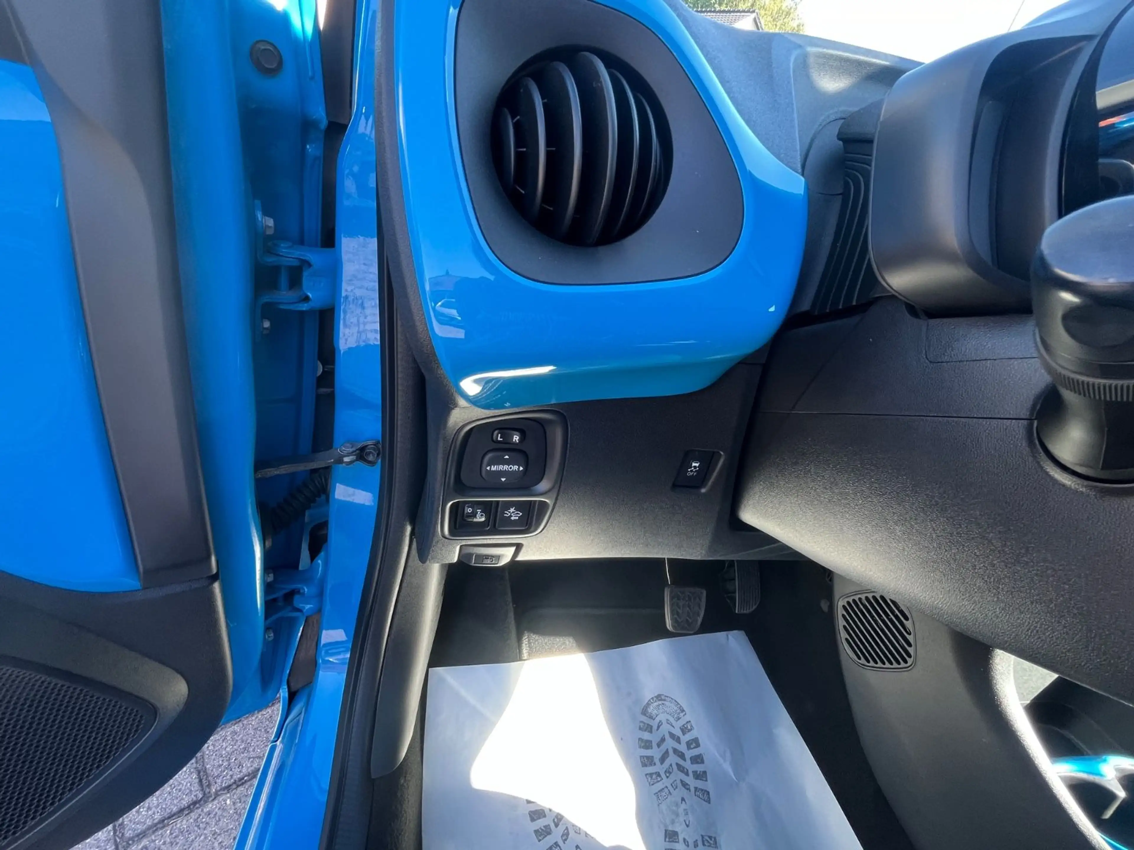 Toyota Aygo x-play Team*Automatik*Sitzheizung*Keyless* — photo 29