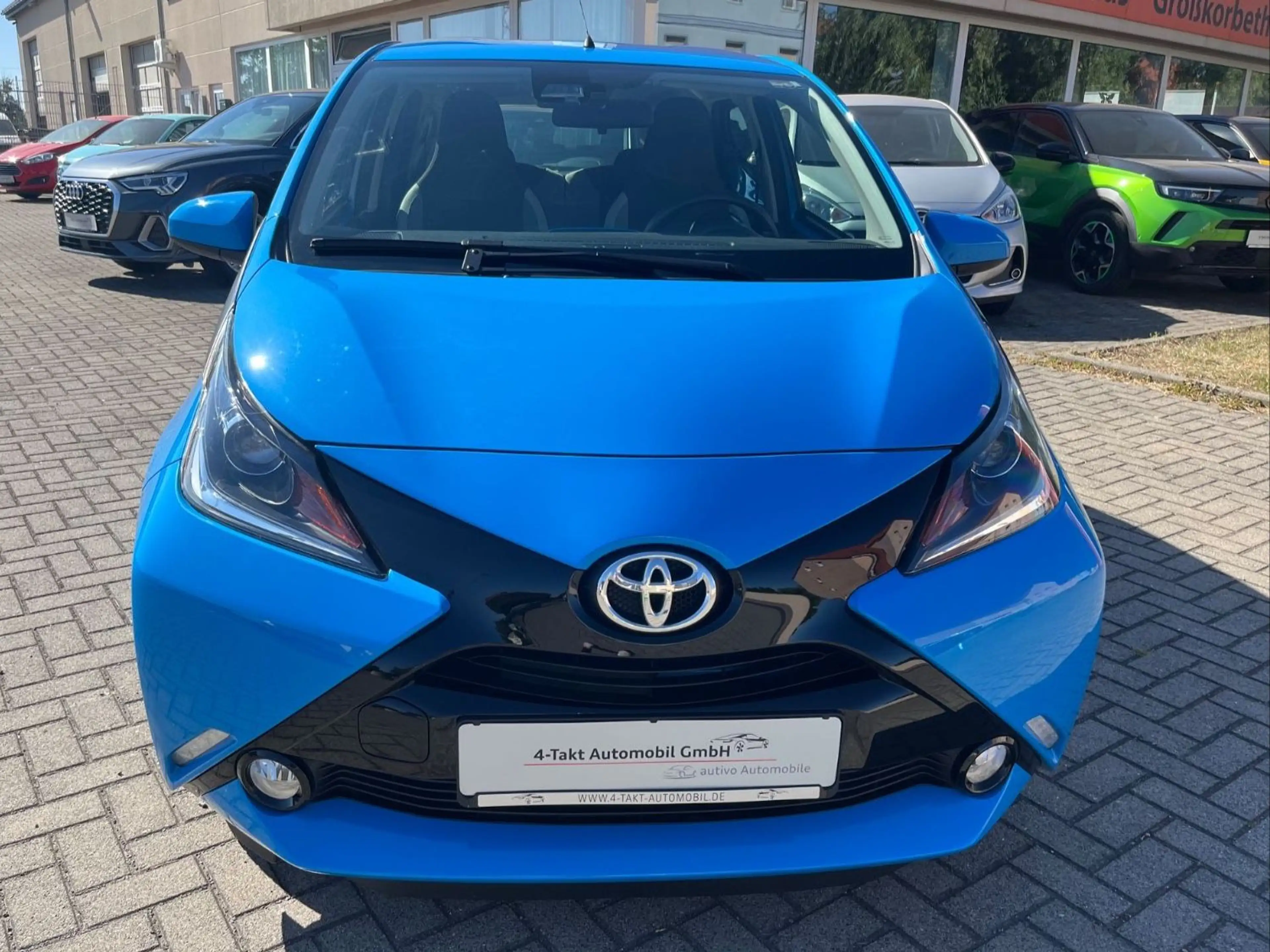 Toyota Aygo x-play Team*Automatik*Sitzheizung*Keyless* — photo 2