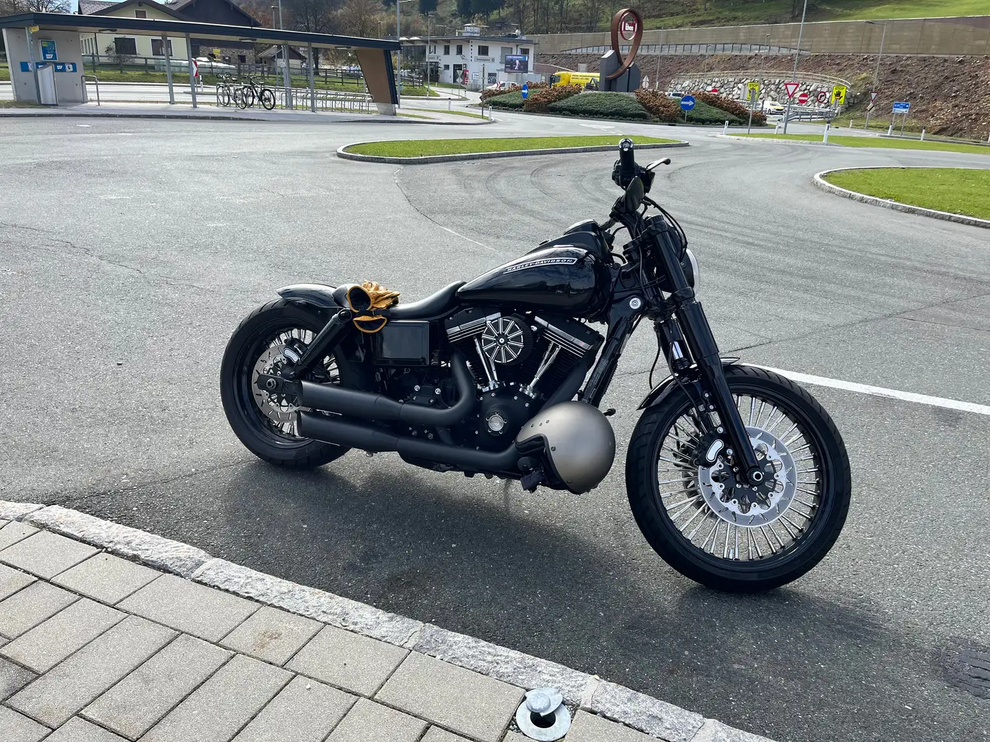 Harley-Davidson Dyna Fat Bob FD2 Chopper/Cruiser Zwart - 1