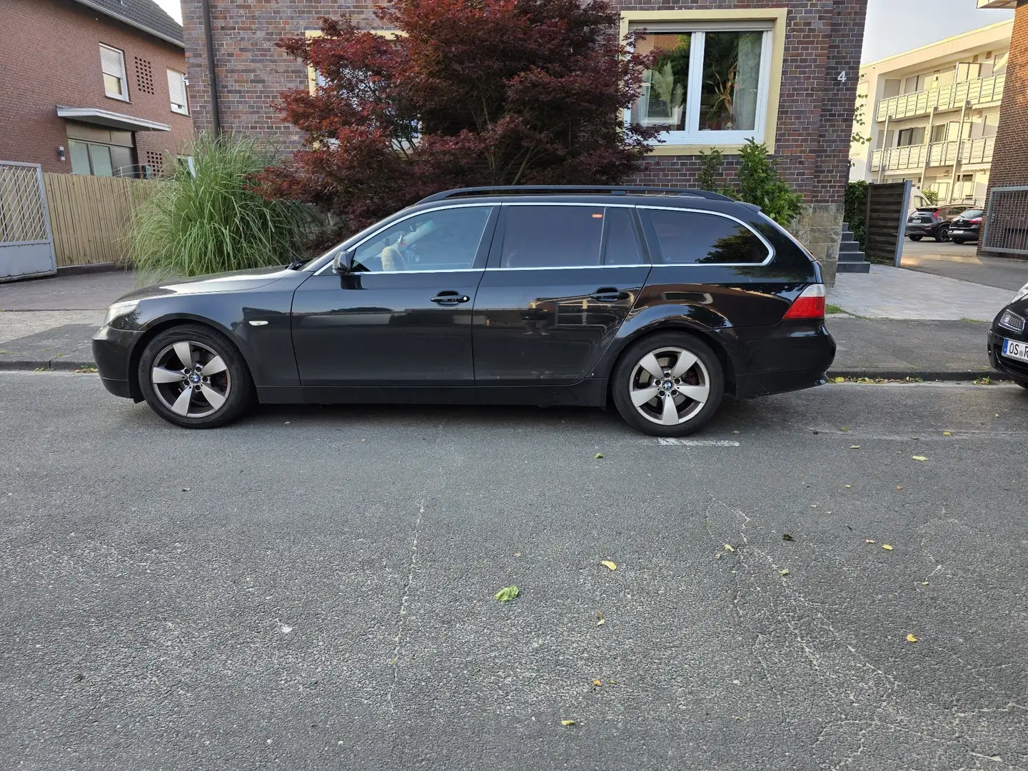 BMW 520 520d Touring Aut. Black - 1