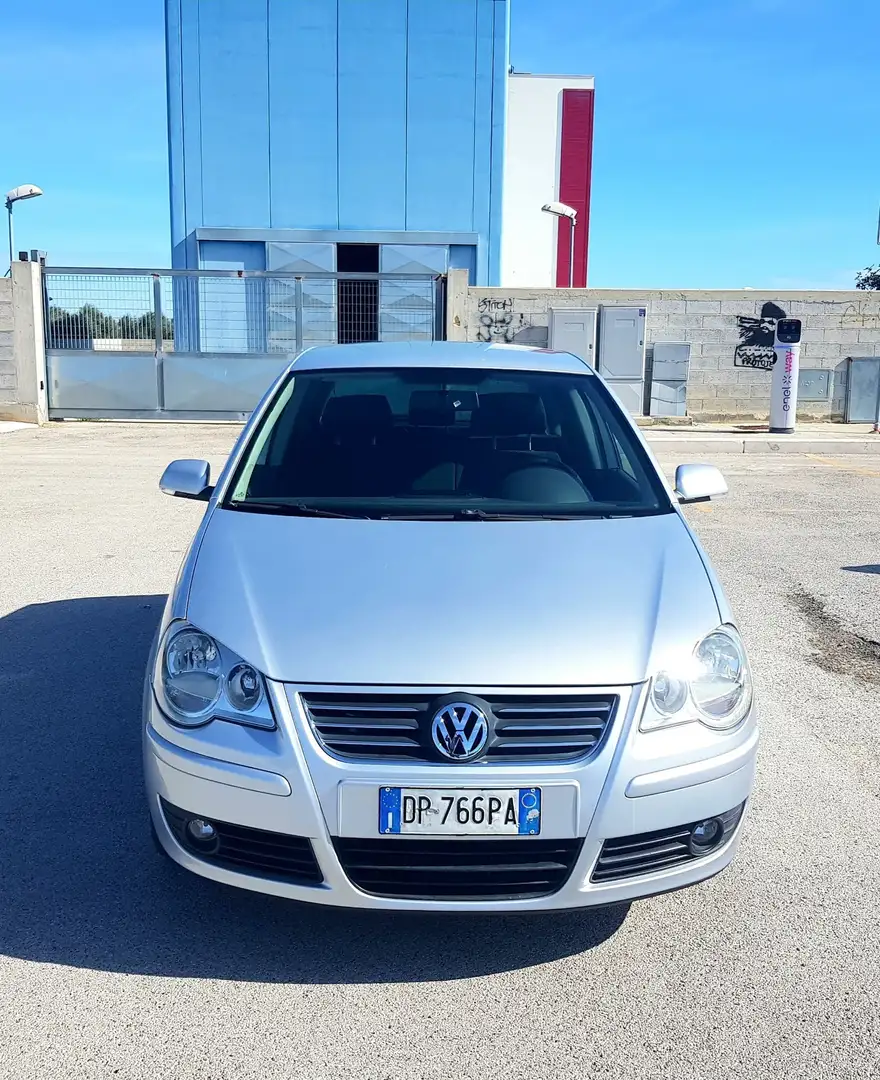 Volkswagen Polo 5p 1.4 tdi Sportline  NEOPATENTATI  MOTORE Nuovo Argento - 2