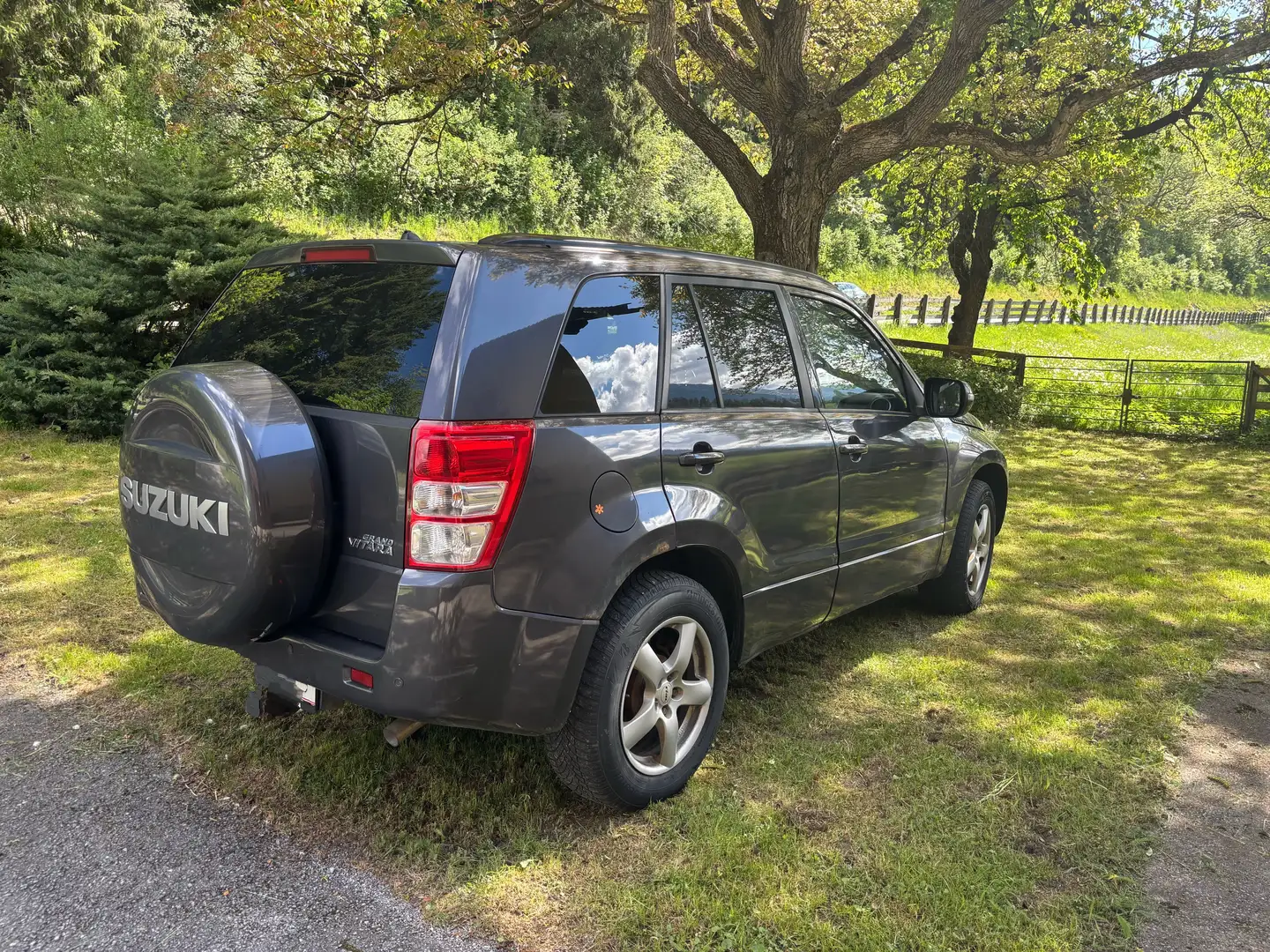 Suzuki Grand Vitara Grand Vitara 1,9 DDiS50 Comfort Grau - 2