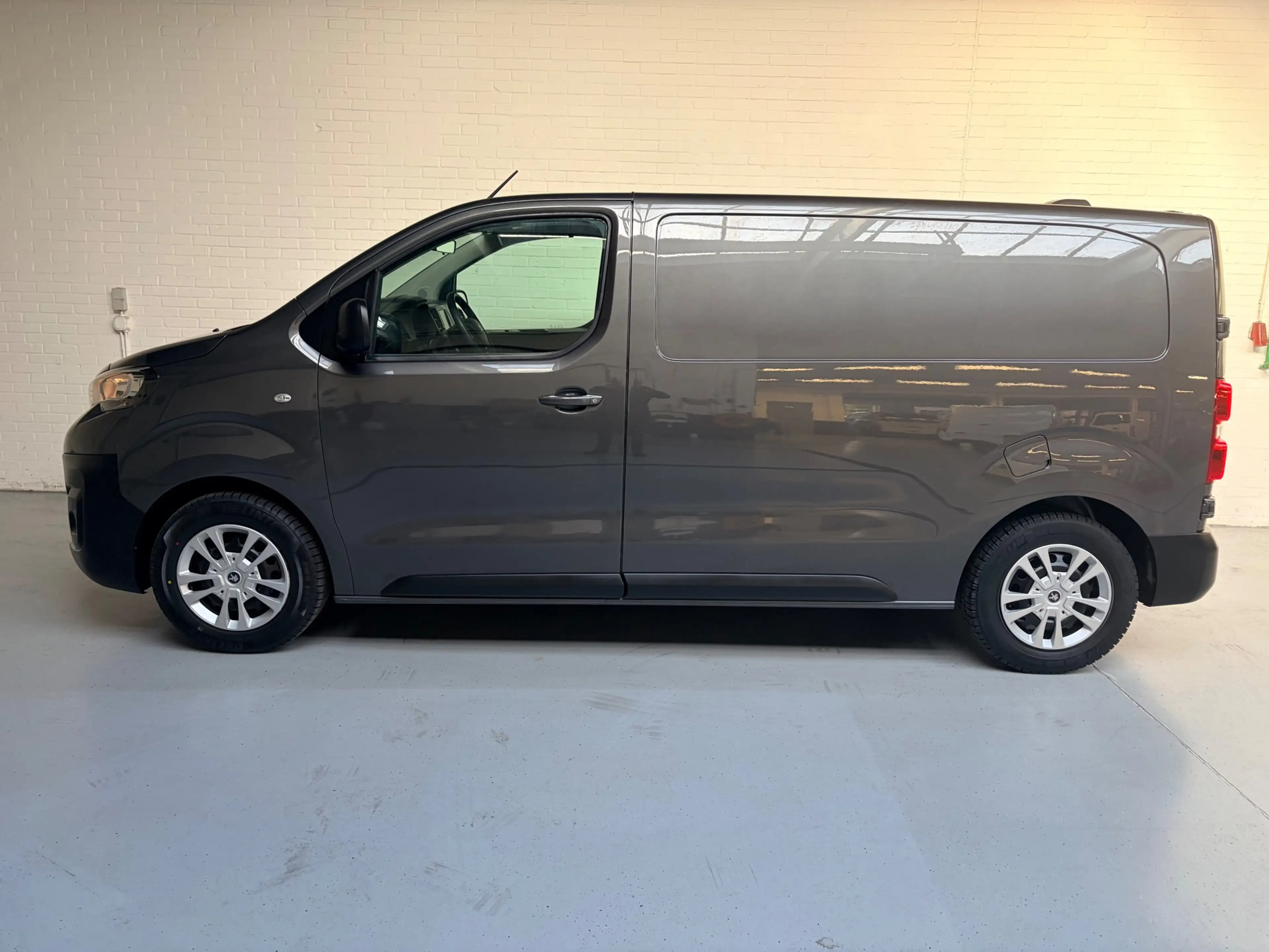 Peugeot Expert L2H1 1.5 BlueHDI 120pk Standard Premium, Airco, Cr — photo 4