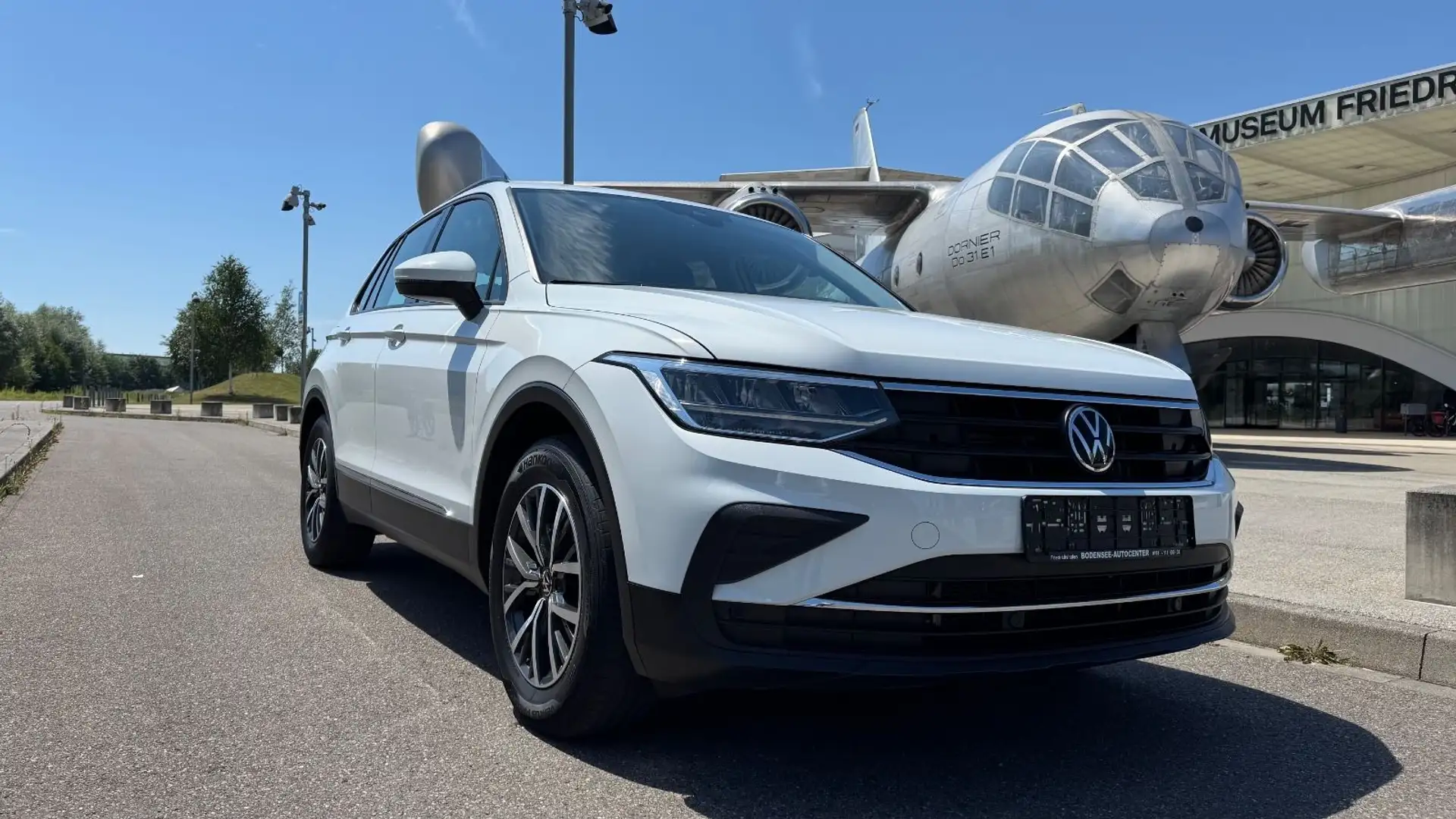 Volkswagen Tiguan Life Sport-Utility AHK/LED/ACC/ 1.Hand Weiß - 2