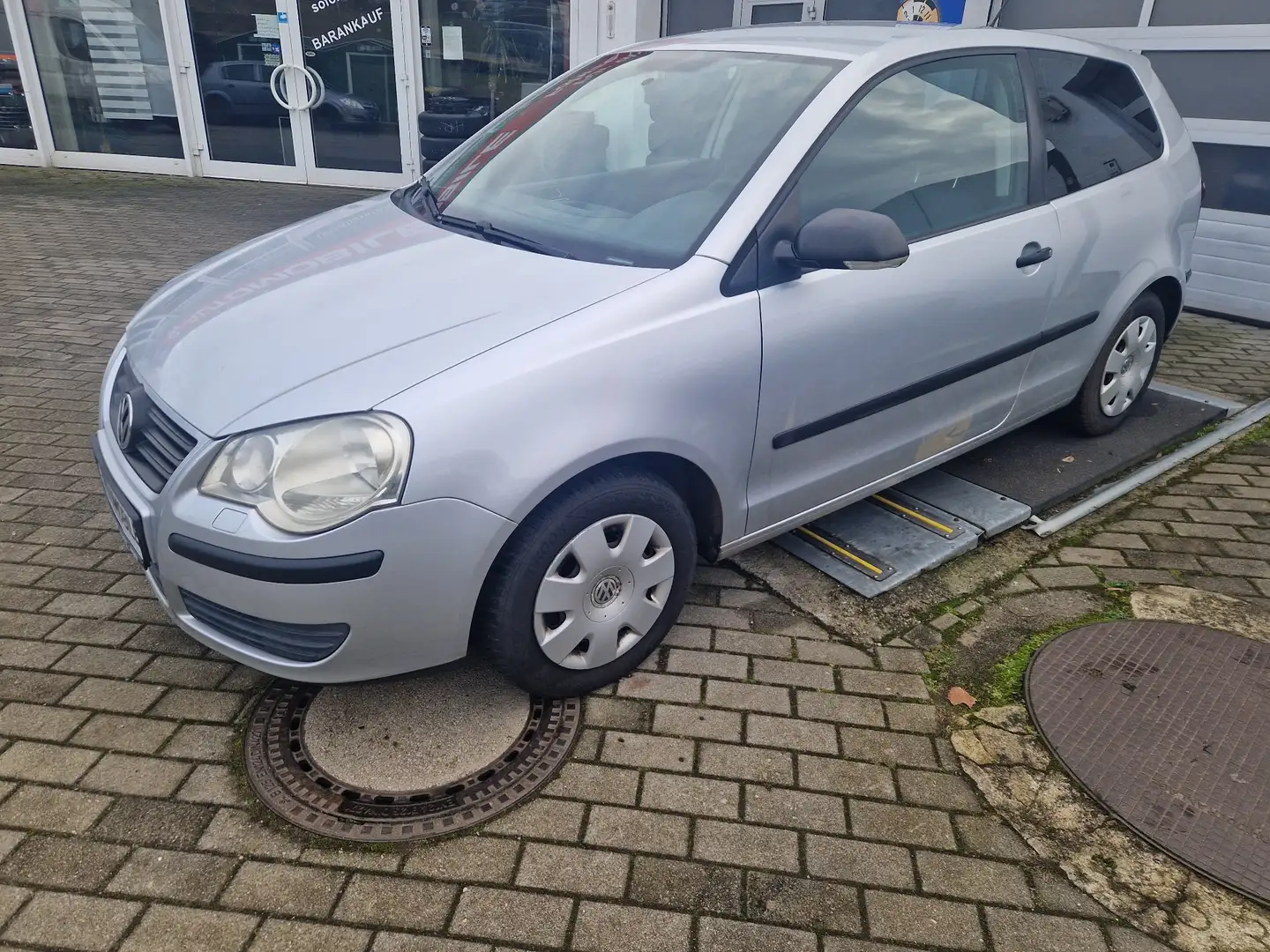 Volkswagen Polo Polo IV-- Klimaanlage+el.FH+el.Spiegel+SHZ+ZV -- Ezüst - 2