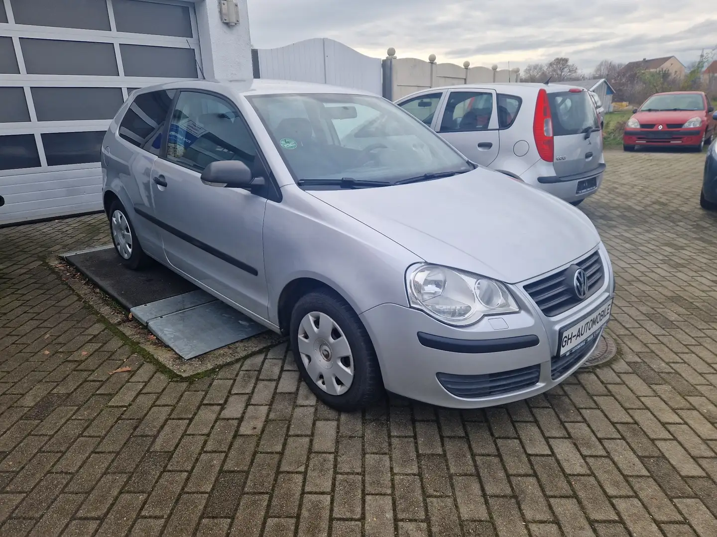 Volkswagen Polo Polo IV-- Klimaanlage+el.FH+el.Spiegel+SHZ+ZV -- Ezüst - 1