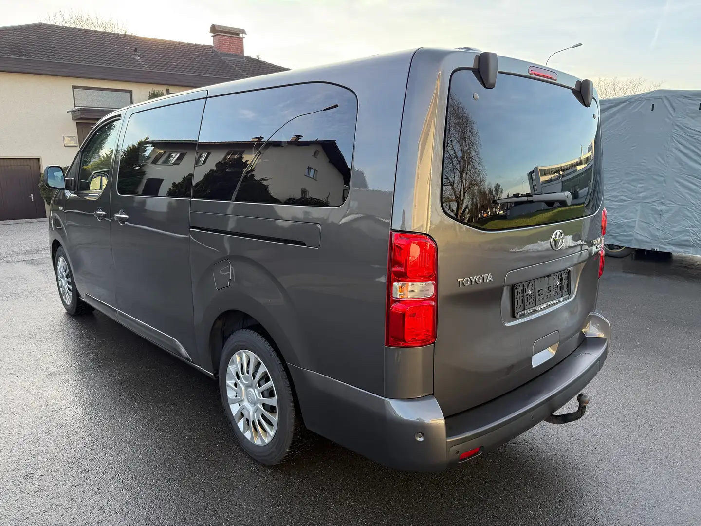 Toyota Proace Verso 2,0 D-4D 145 Lang Family 8-Sitzer AHK Grau - 2