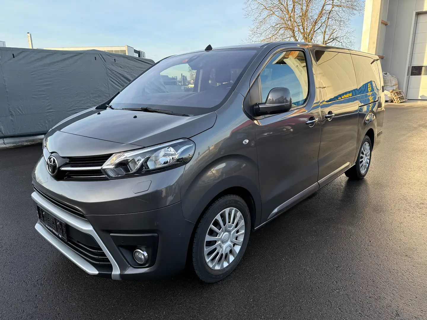 Toyota Proace Verso 2,0 D-4D 145 Lang Family 8-Sitzer AHK Grau - 1