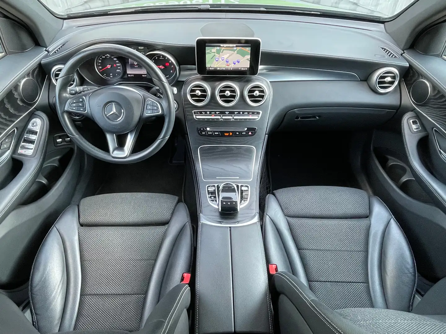 Mercedes-Benz GLC 350 GLC 350 e Hybrid 4Matic Aut. * 2. Besitz * Grau - 2