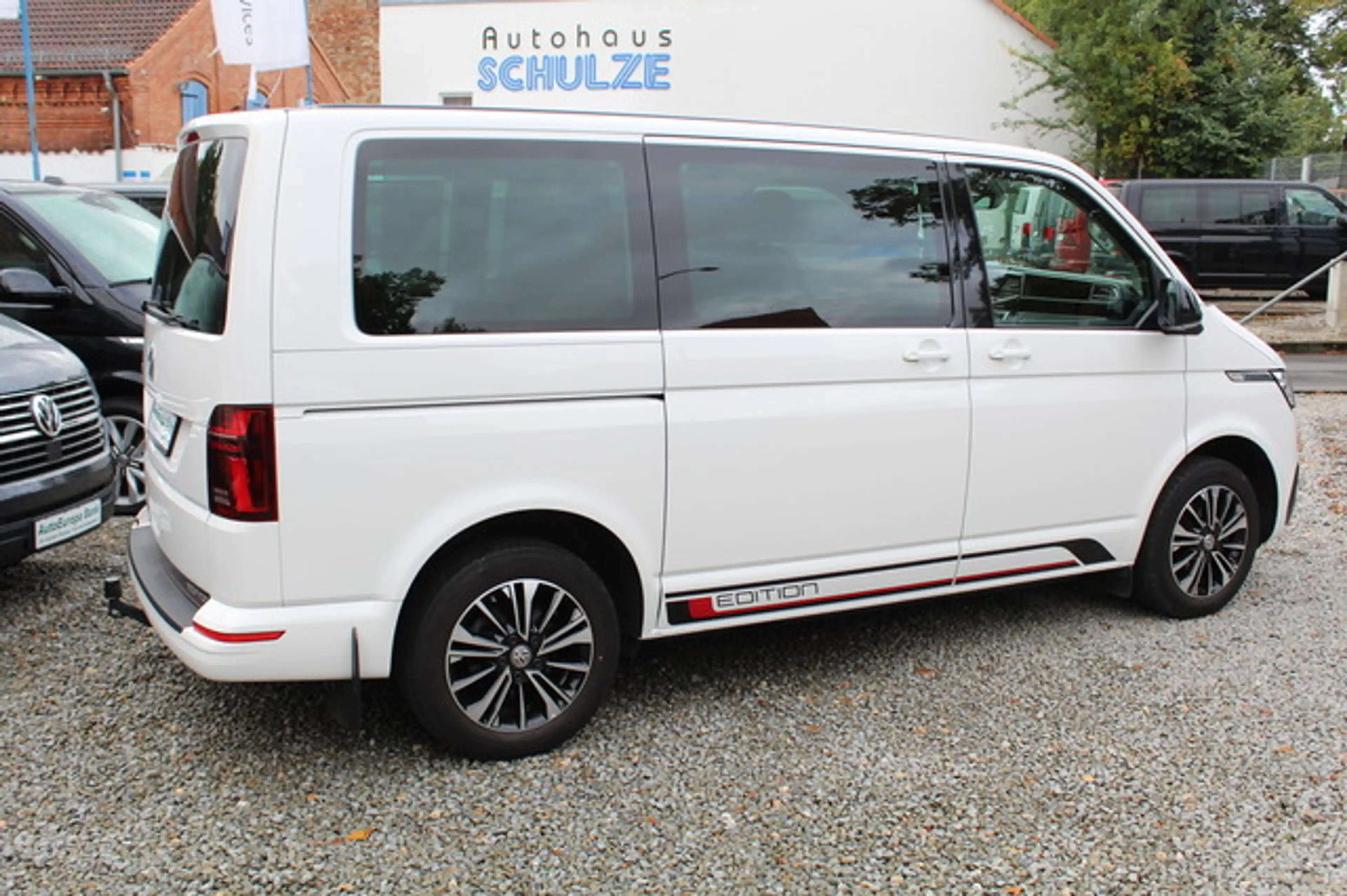 Volkswagen T6.1 Multivan Edition 150PS DSG LED Navi ACC AHK — photo 3
