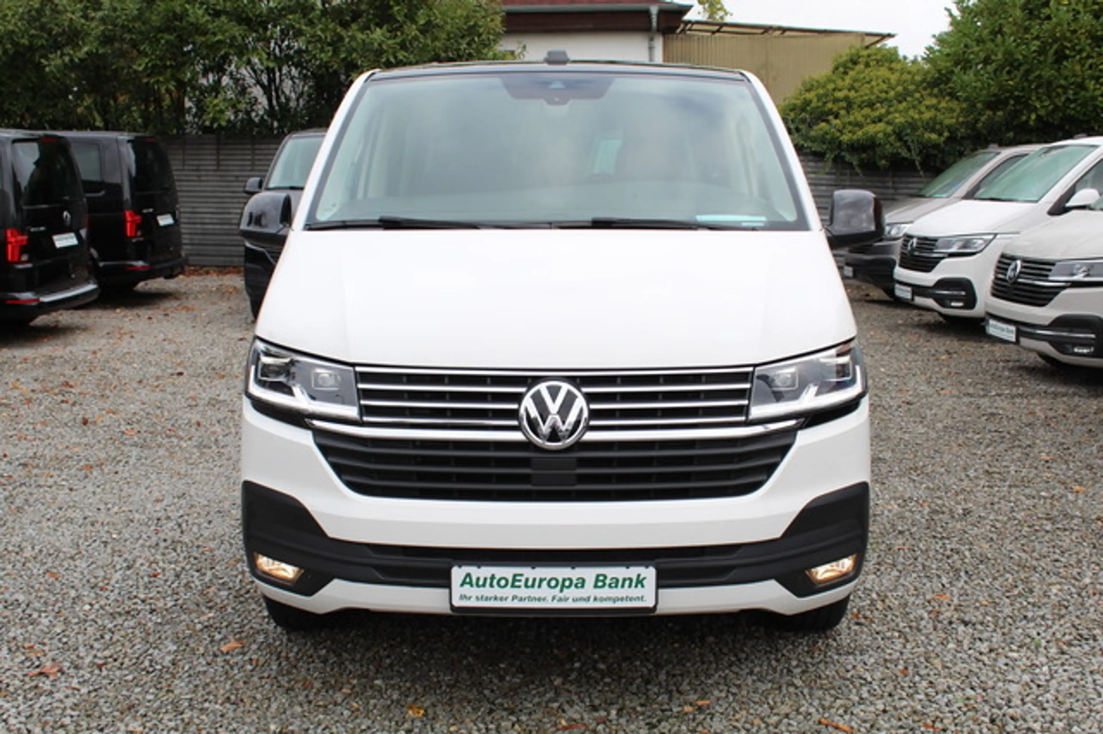 Volkswagen T6.1 Multivan Edition 150PS DSG LED Navi ACC AHK — photo 2