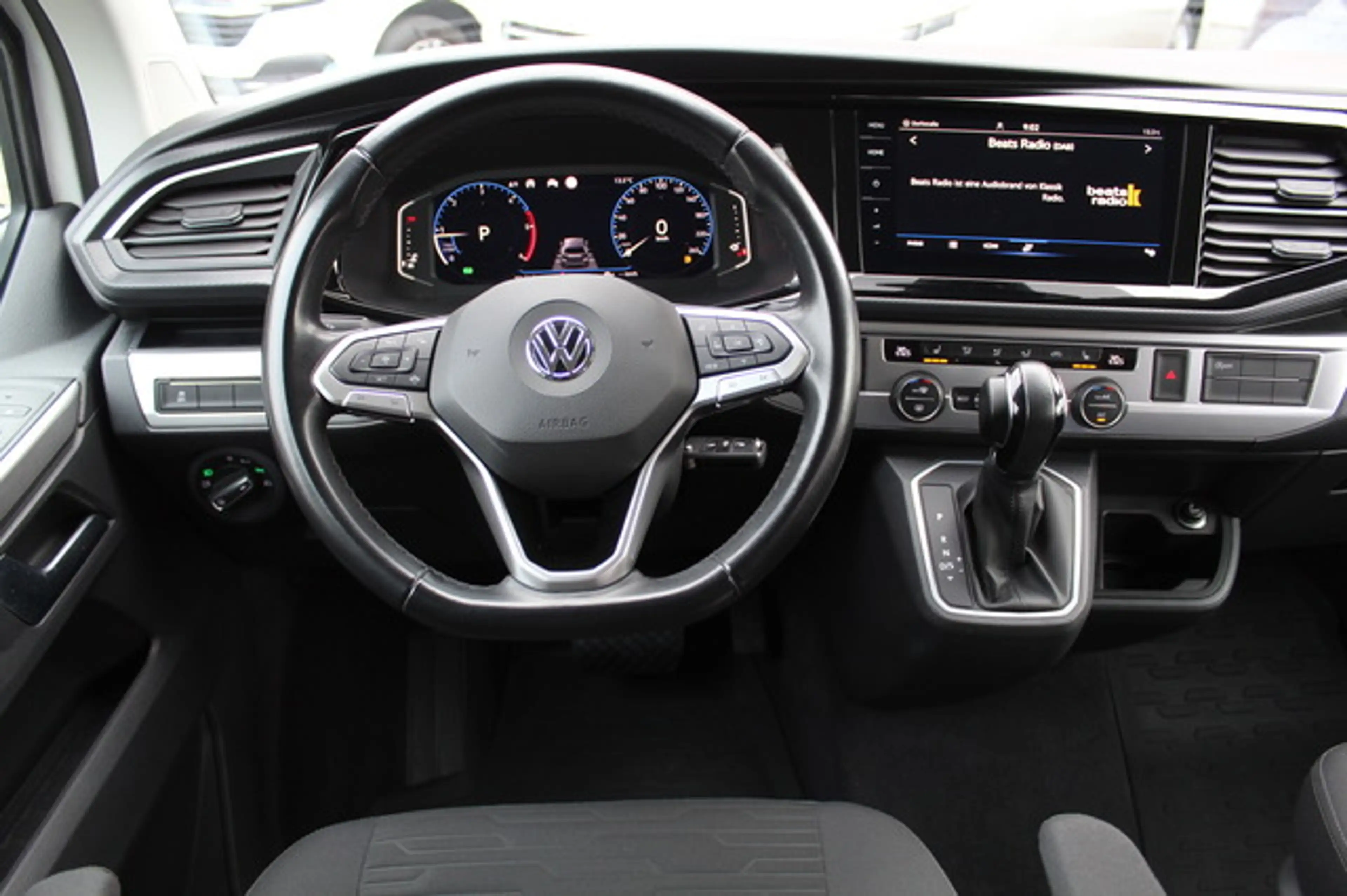 Volkswagen T6.1 Multivan Edition 150PS DSG LED Navi ACC AHK — photo 5
