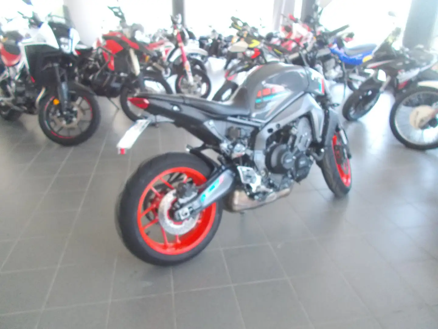 Yamaha MT-09 Grigio - 2