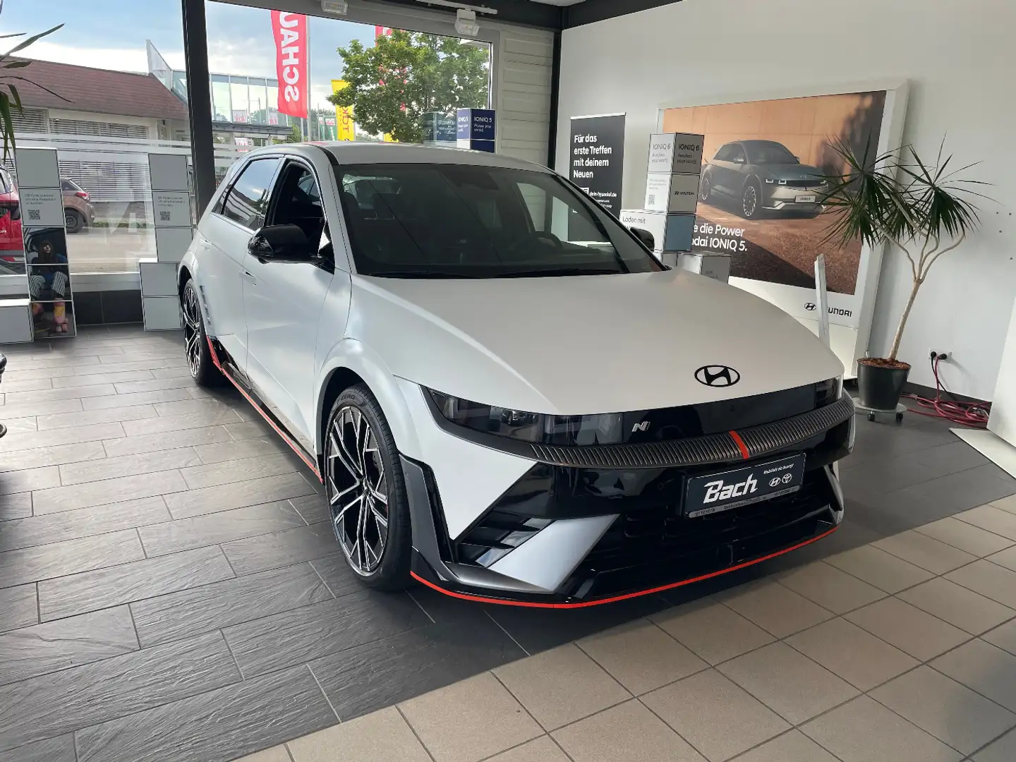 Hyundai IONIQ 5 N MY24 84 kWh 4WD Basismodell Weiß - 1