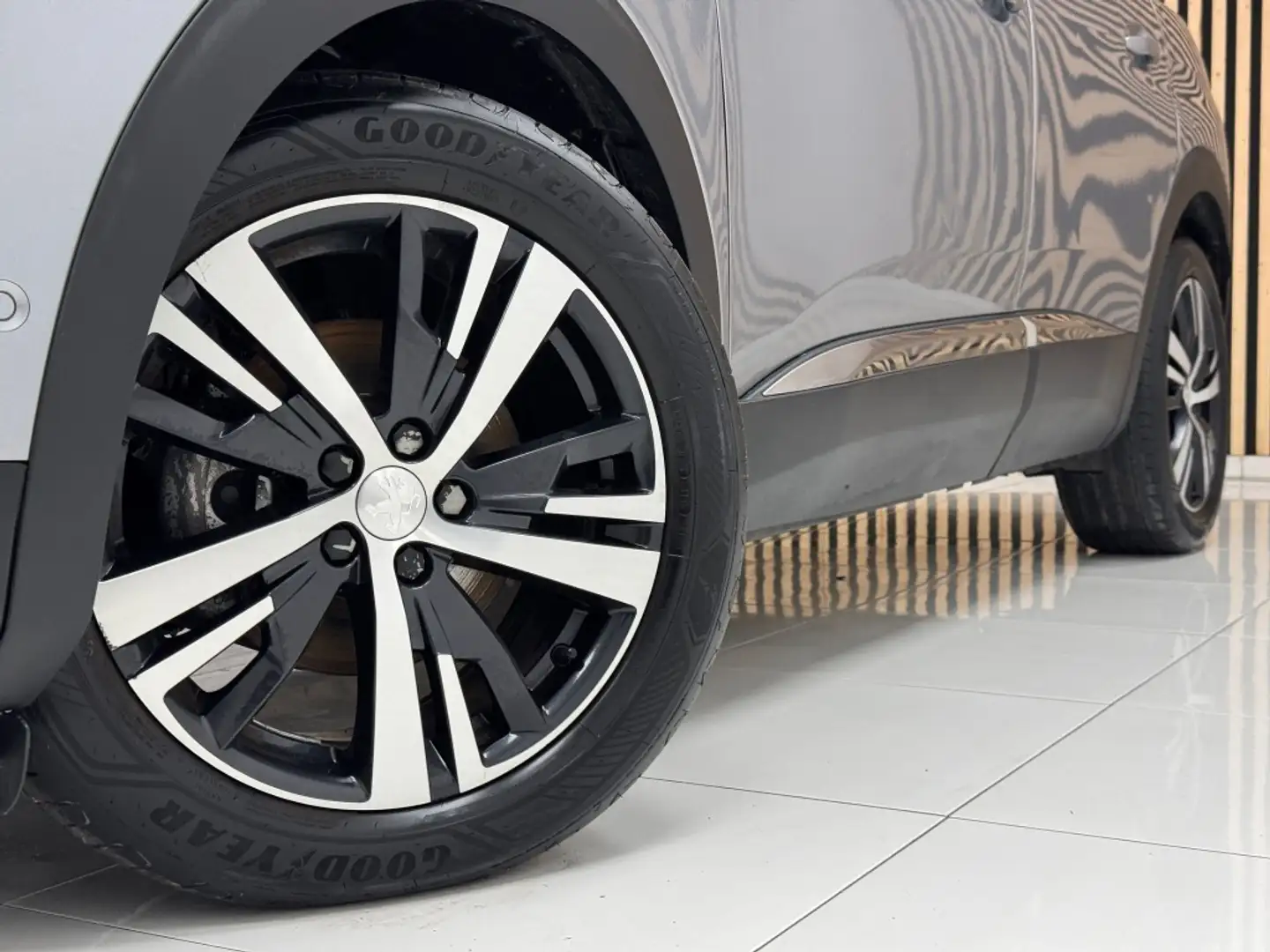 Peugeot 3008 1.5BlueHDi Allure S&S 130 Gris - 2