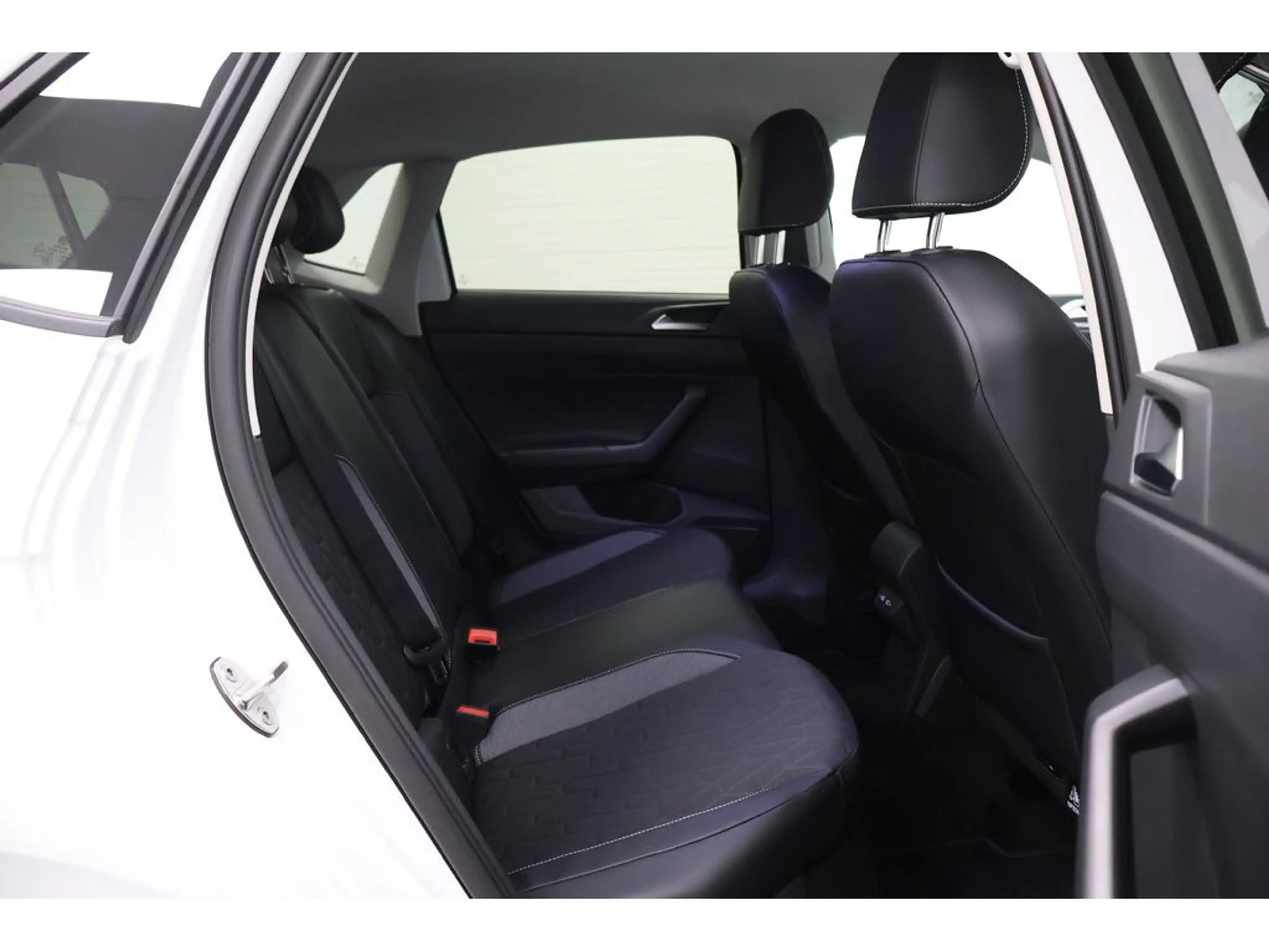 Volkswagen Polo VI 1.0 TSI Goal Navi,LED,PDC,SHZ — photo 21