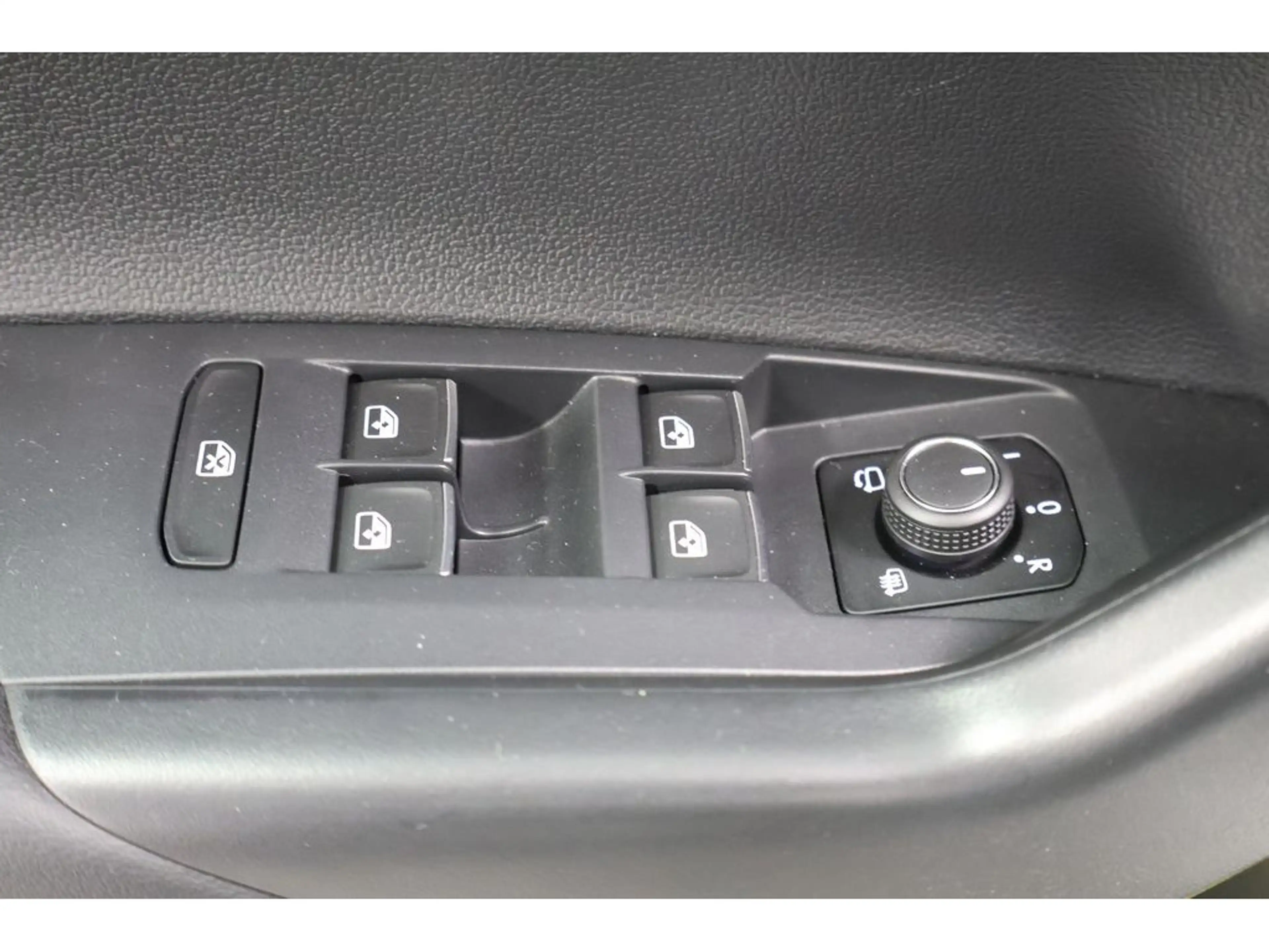Volkswagen Polo VI 1.0 TSI Goal Navi,LED,PDC,SHZ — photo 19
