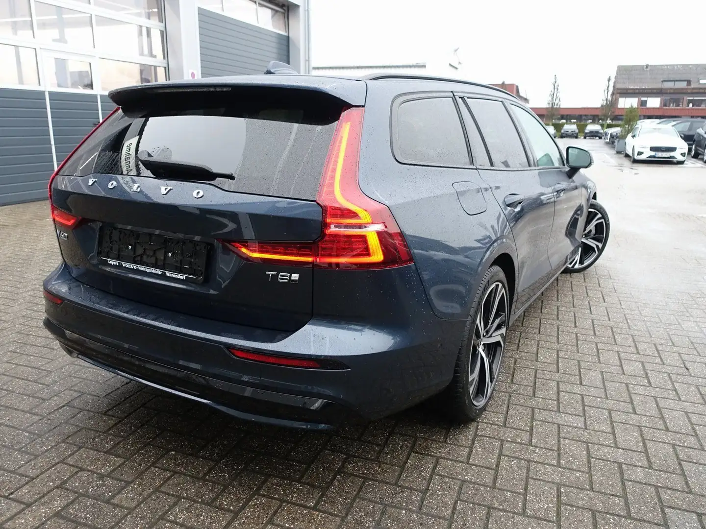 Volvo V60 Plus T8 AWD Dark/360°/H&K/BLS/Memory/Pano Blau - 2