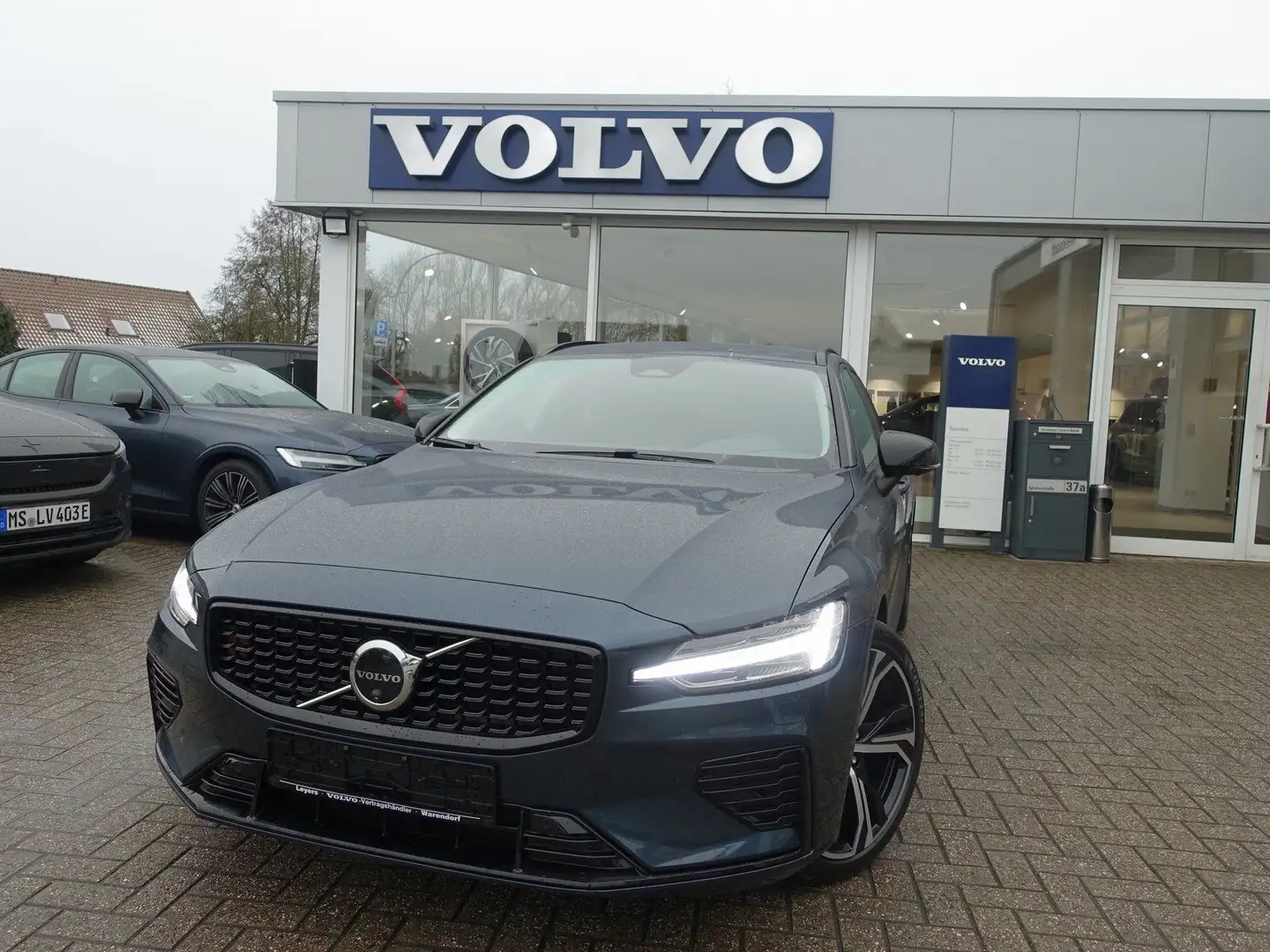 Volvo V60 Plus T8 AWD Dark/360°/H&K/BLS/Memory/Pano Blau - 1