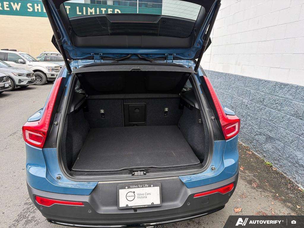 2024 Volvo XC40 Twin eAWD Plus thumb 11