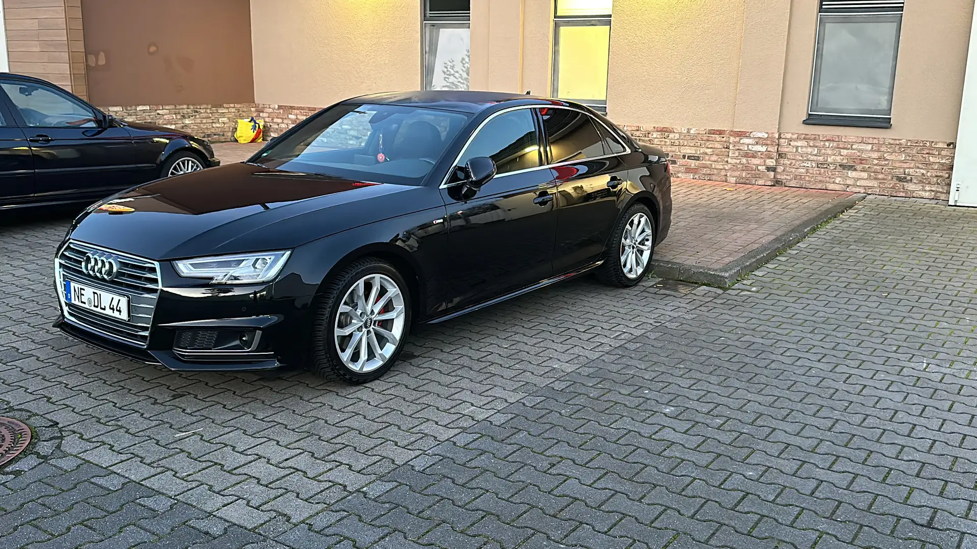 Audi A4 sport Schwarz - 1