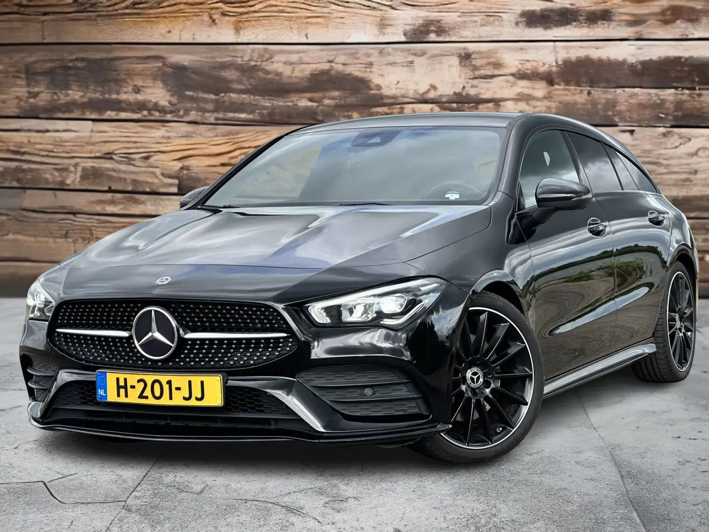 Mercedes-Benz CLA 200 Shooting Brake Business Solution AMG Zwart - 1