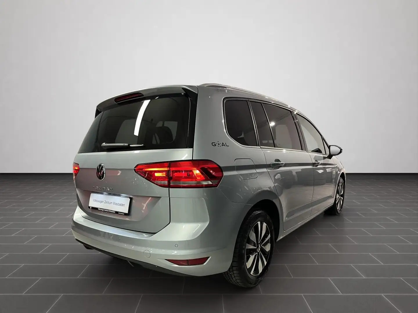 Volkswagen Touran 1,5 TSI DSG GOAL, 7Sitzer, Navi, Sitzh., Silber - 2