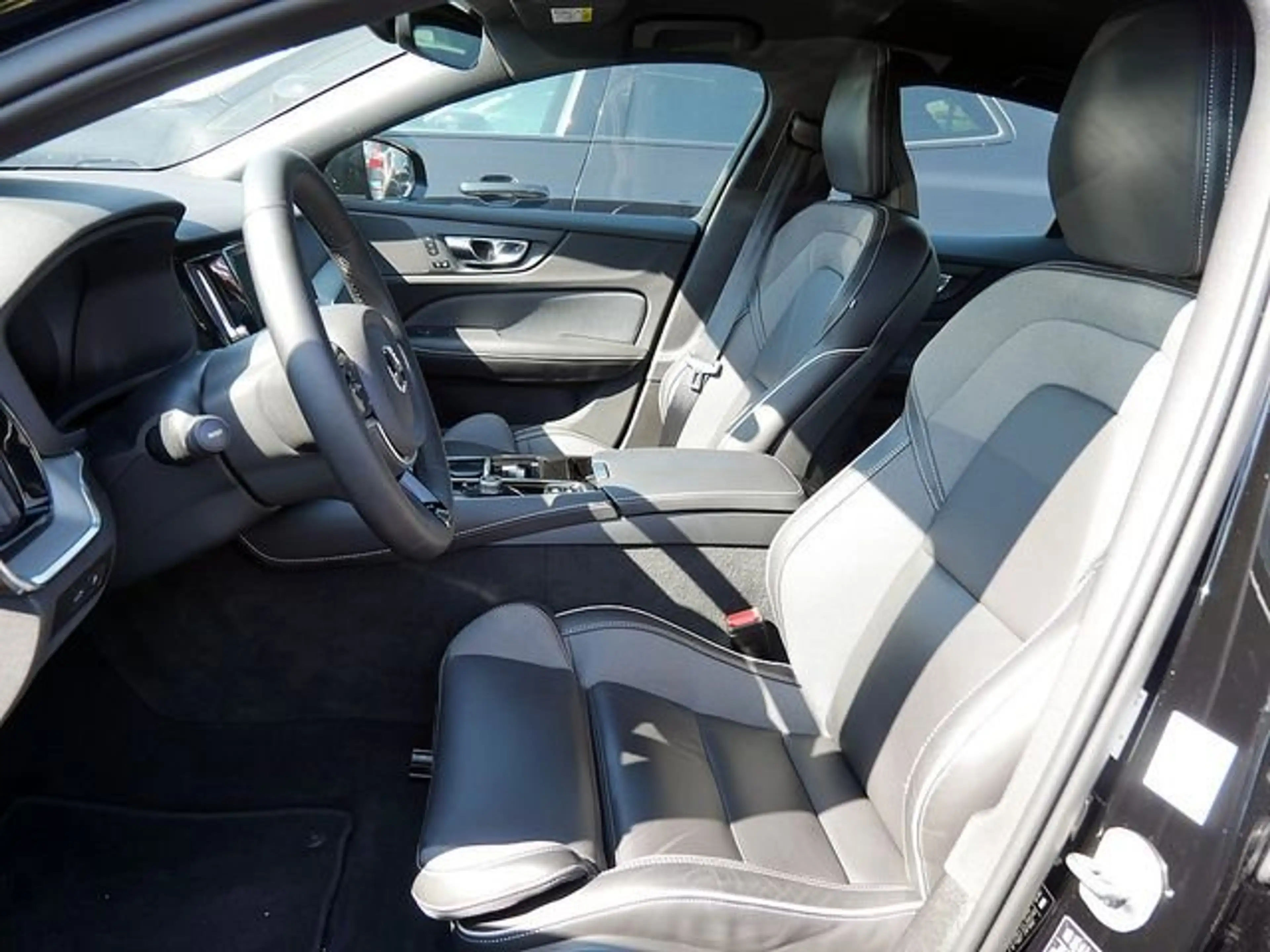 Volvo S60 T8 Twin Engine AWD Plus Dark Plug-In E6d — photo 15