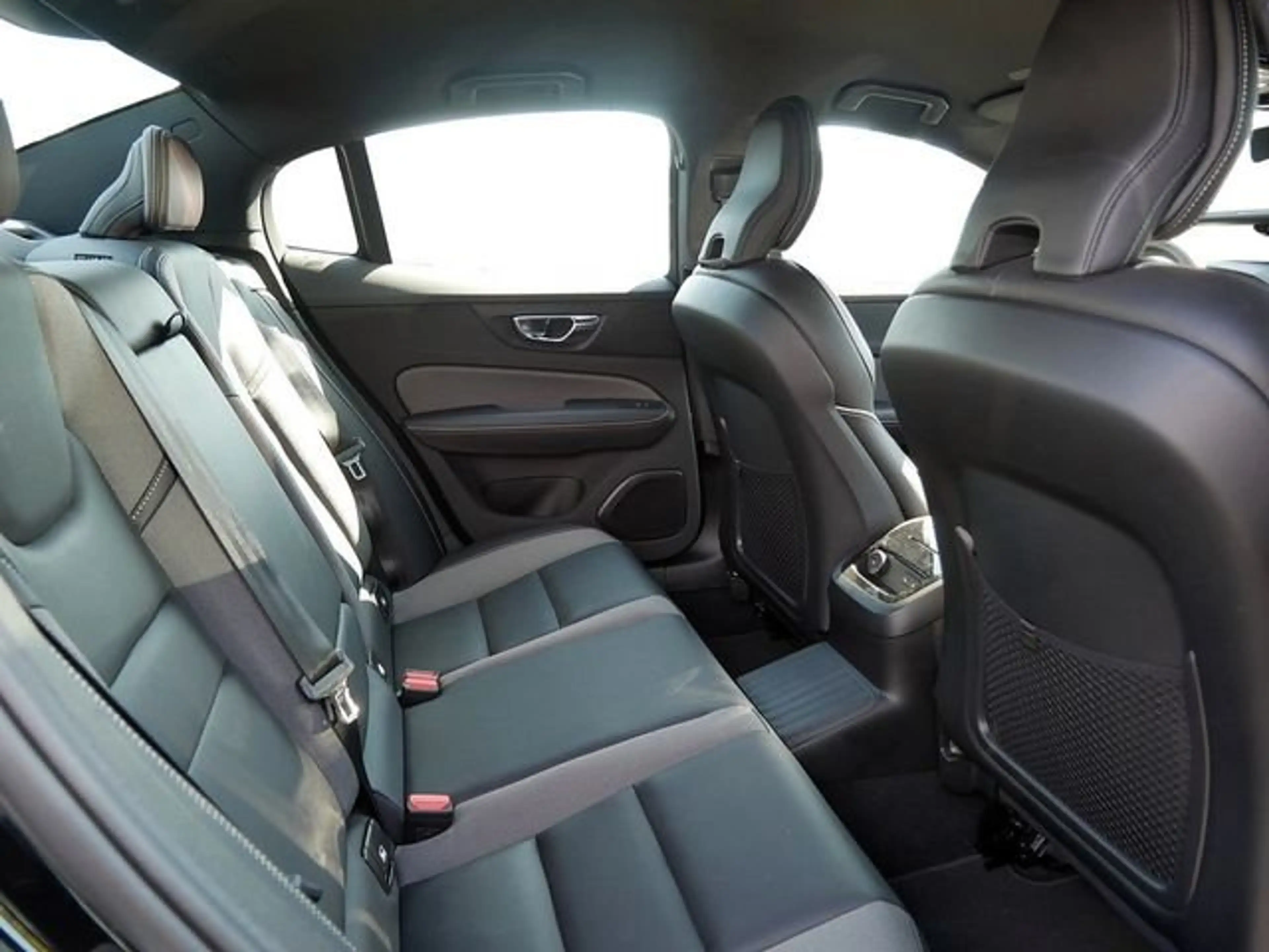 Volvo S60 T8 Twin Engine AWD Plus Dark Plug-In E6d — photo 6