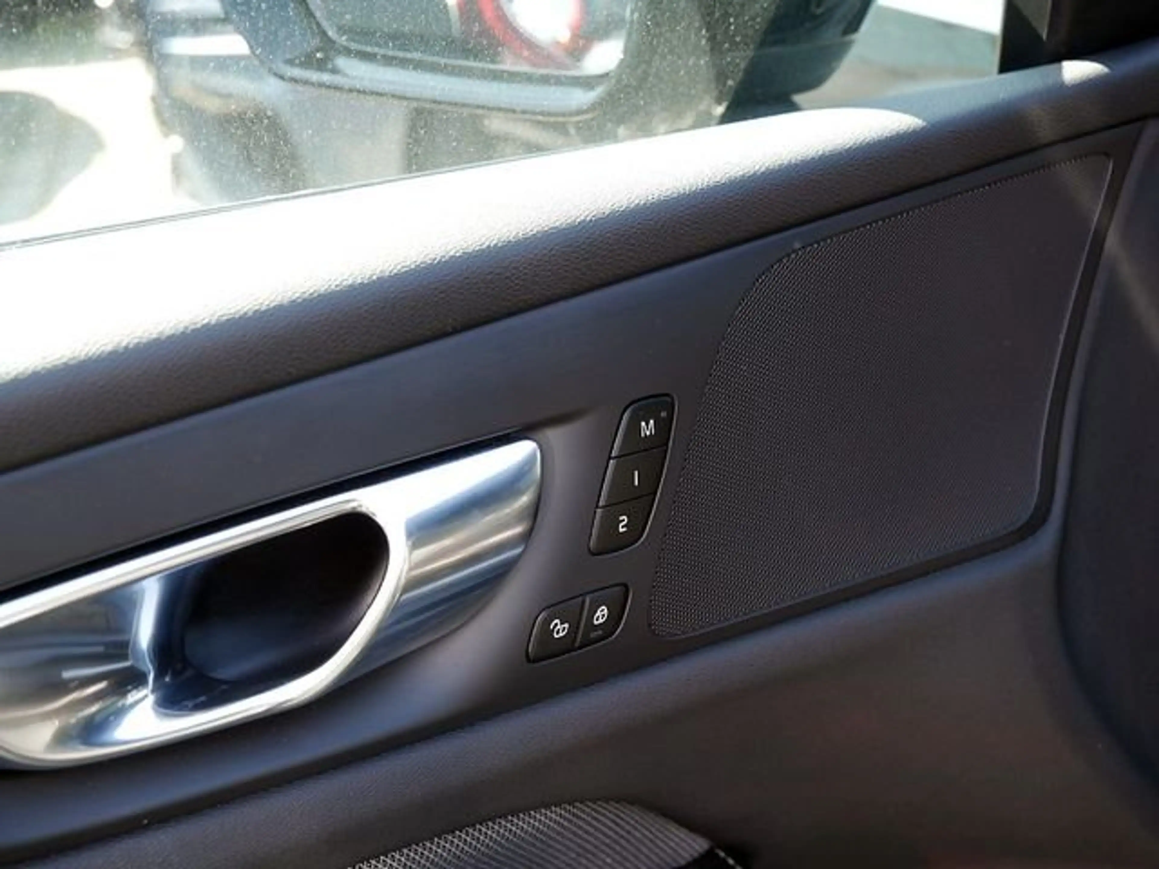 Volvo S60 T8 Twin Engine AWD Plus Dark Plug-In E6d — photo 13