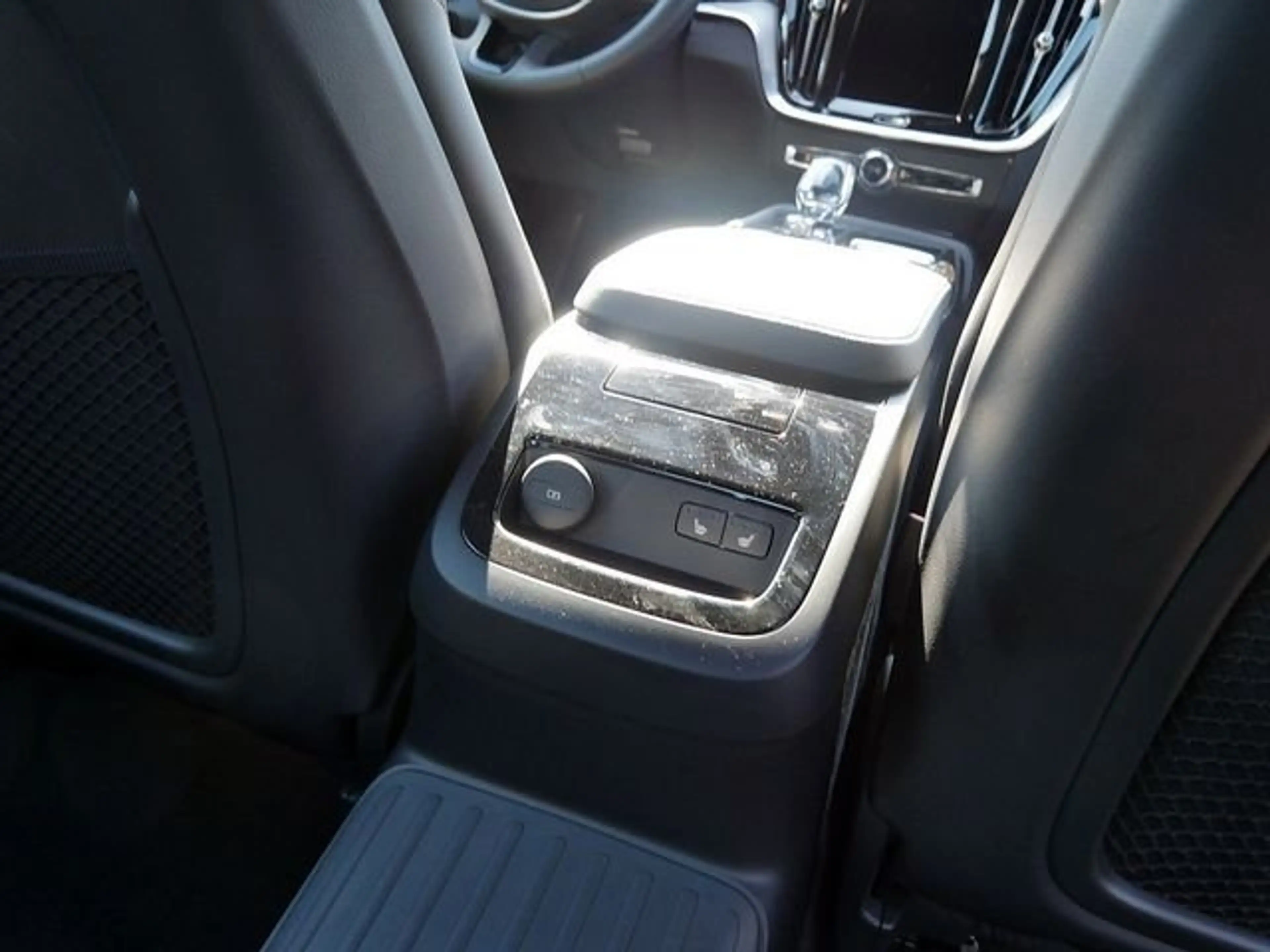 Volvo S60 T8 Twin Engine AWD Plus Dark Plug-In E6d — photo 8