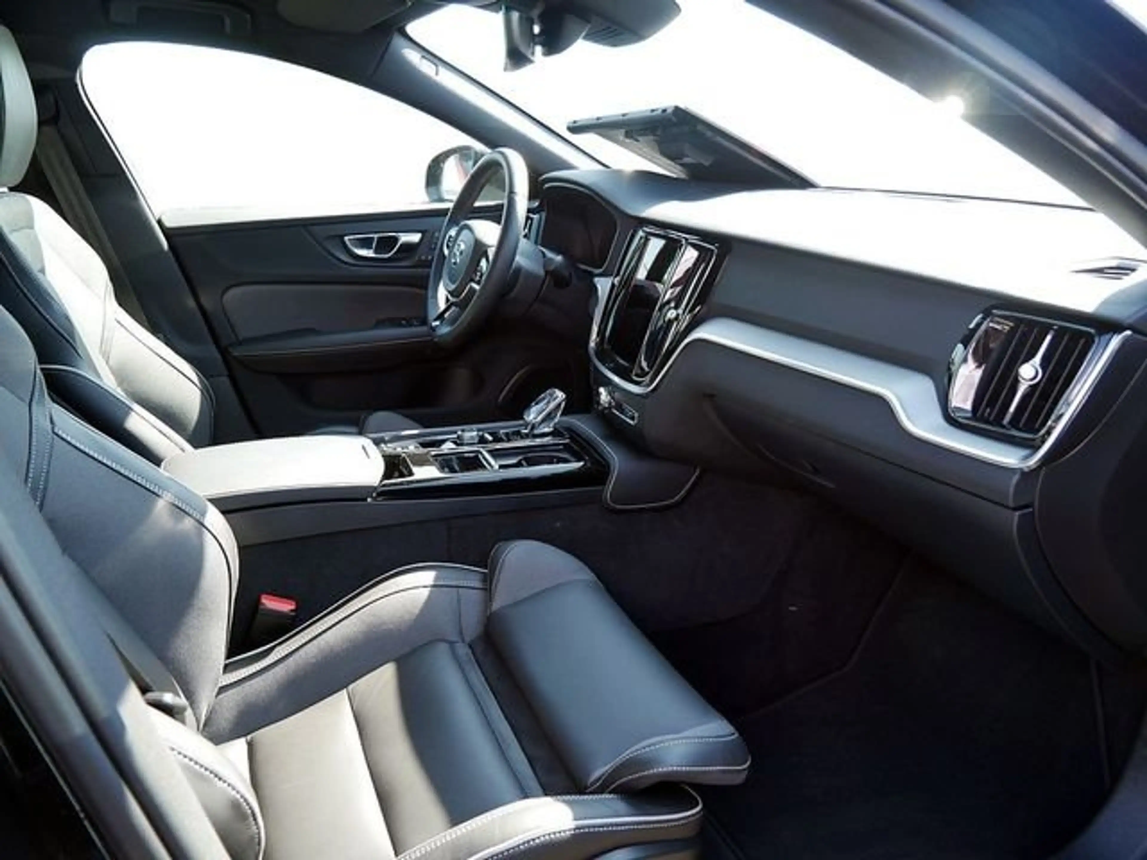 Volvo S60 T8 Twin Engine AWD Plus Dark Plug-In E6d — photo 5
