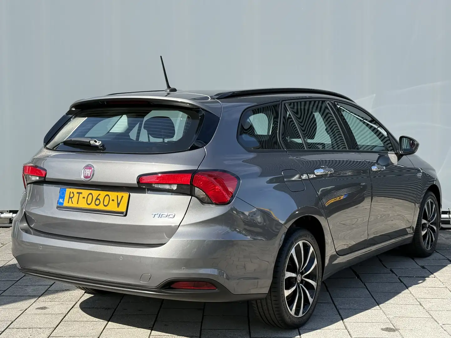 Fiat Tipo Stationwagon BWJ 2018 | 1.4 T-Jet 120PK Business | Grijs - 2