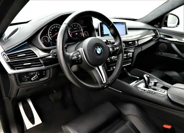 BMW X6 M view 9