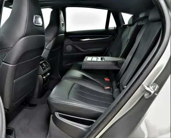 BMW X6 M view 14