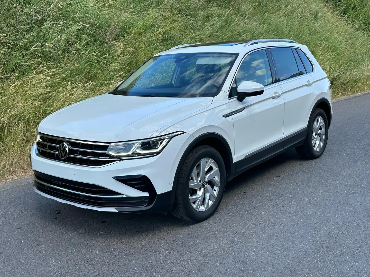 Volkswagen Tiguan 2.0 TDi SCR 4Motion Active DSG Bianco - 1