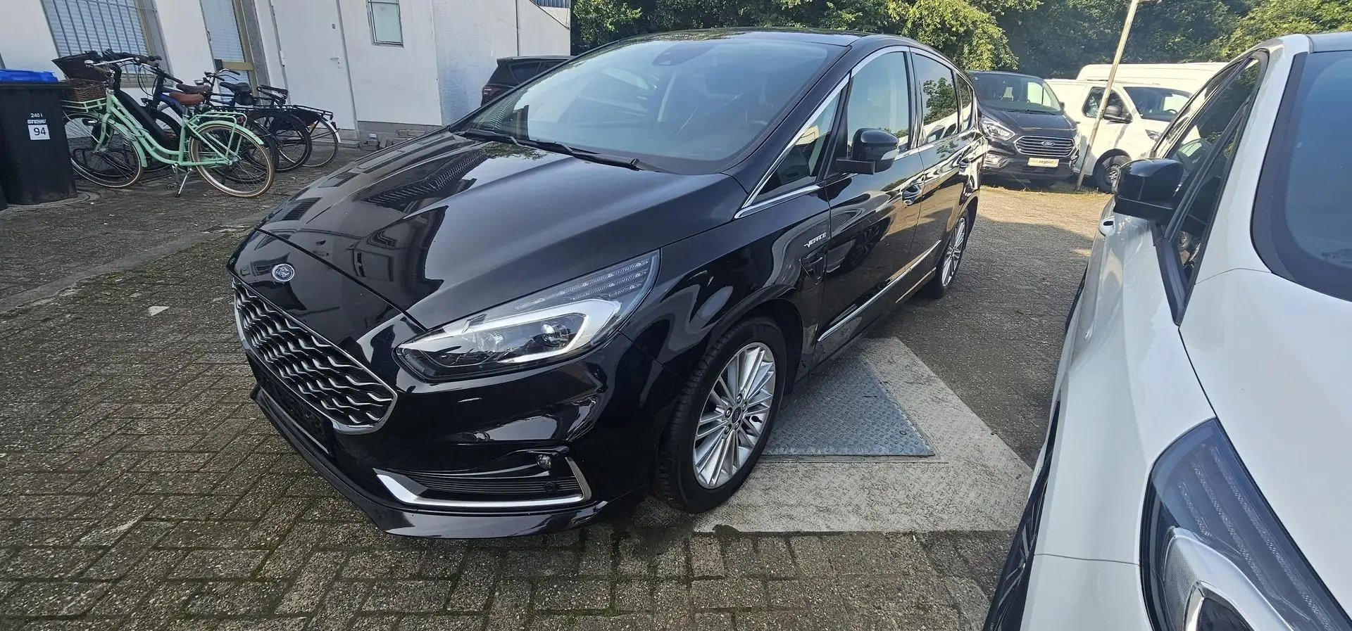 Ford S-Max 2.0 EcoBlue Aut. VIGNALE Pano LED Navi 140 kW (190 Schwarz - 1