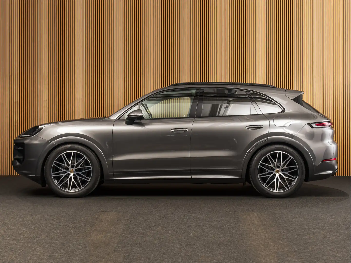 Porsche Cayenne 3.0 E-Hybrid NIEUW MODEL-21"-PANO-BOSE-SPORTCHRONO Grau - 2