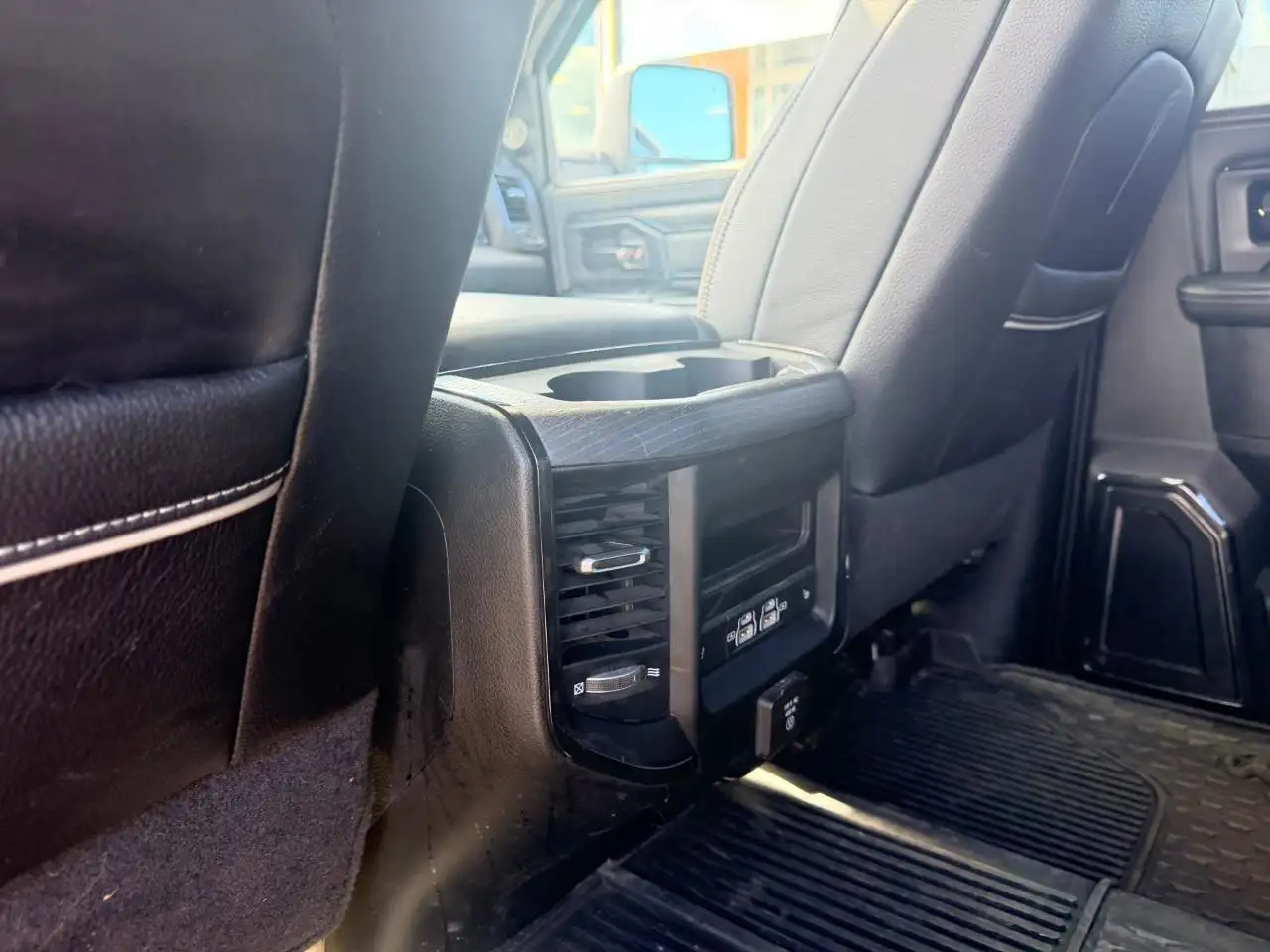 RAM 2500 снимка RAM 2500