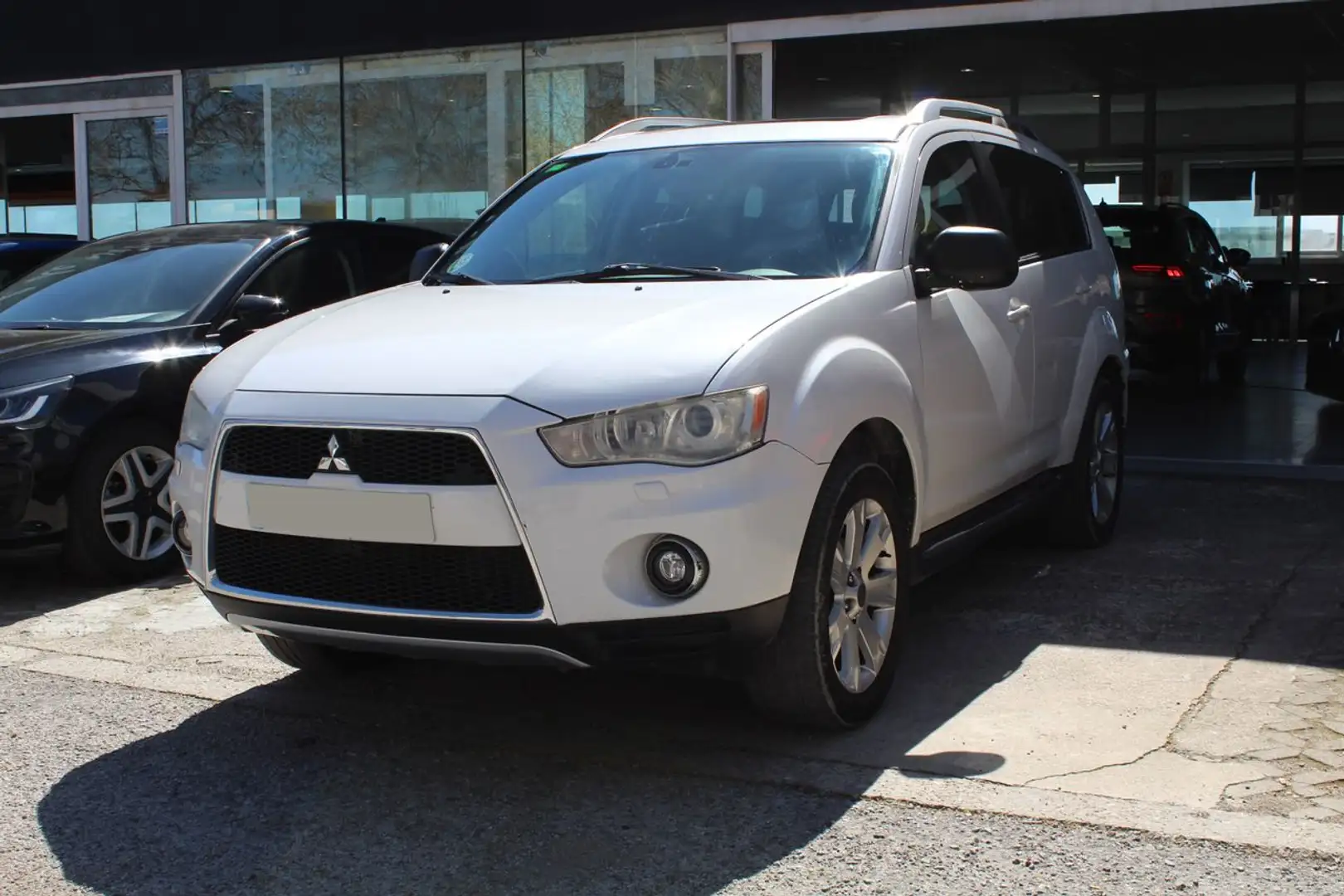 Mitsubishi Outlander 220DI-D Motion SST Alb - 2