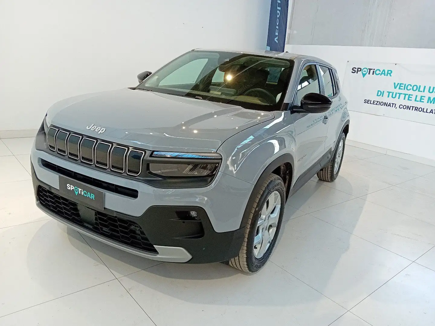 Jeep Avenger Avenger 1.2 Turbo 110 CV MHEV Altitude Gris - 1