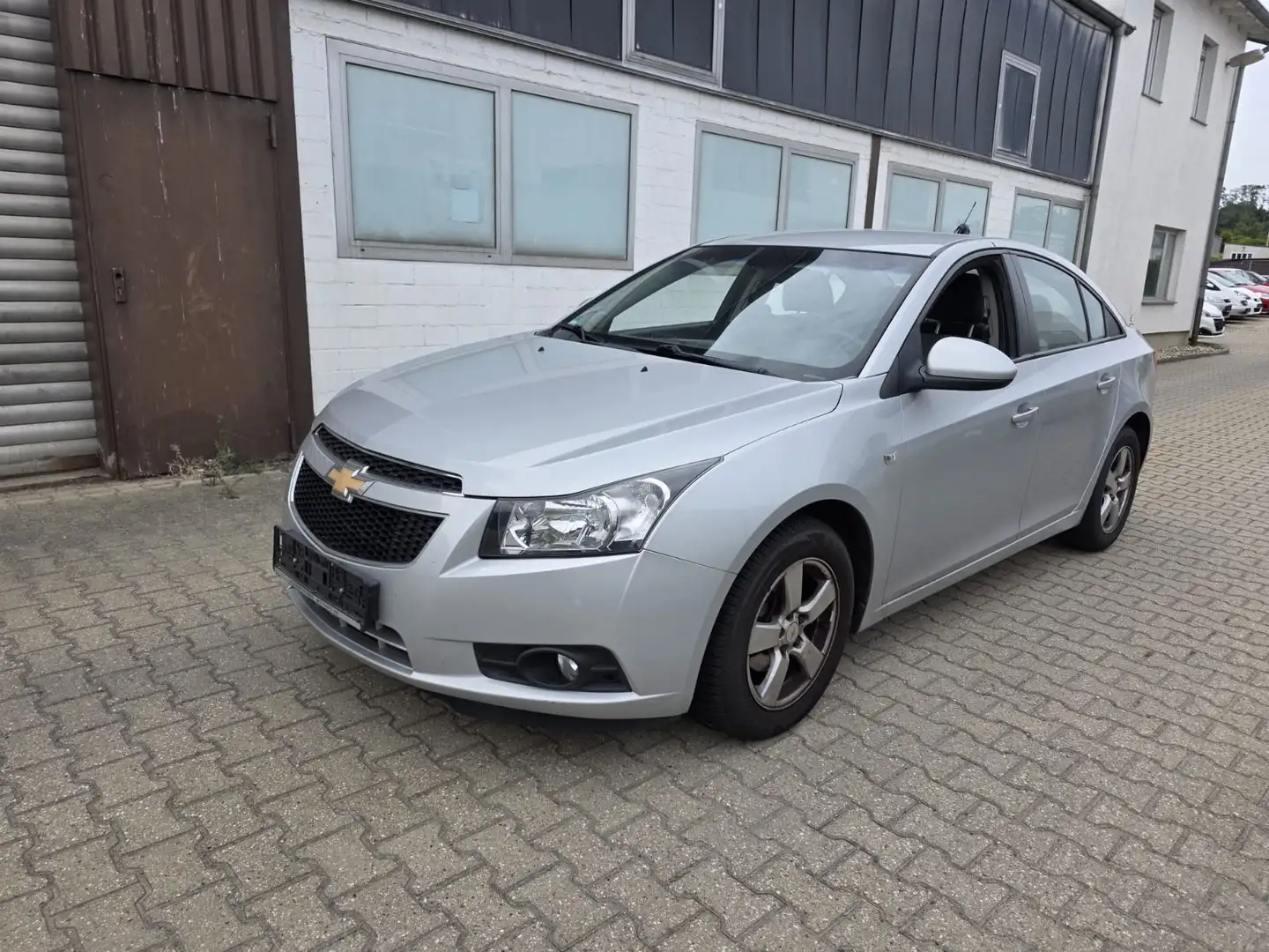Chevrolet Cruze 1.6 LS Benziner Szary - 1