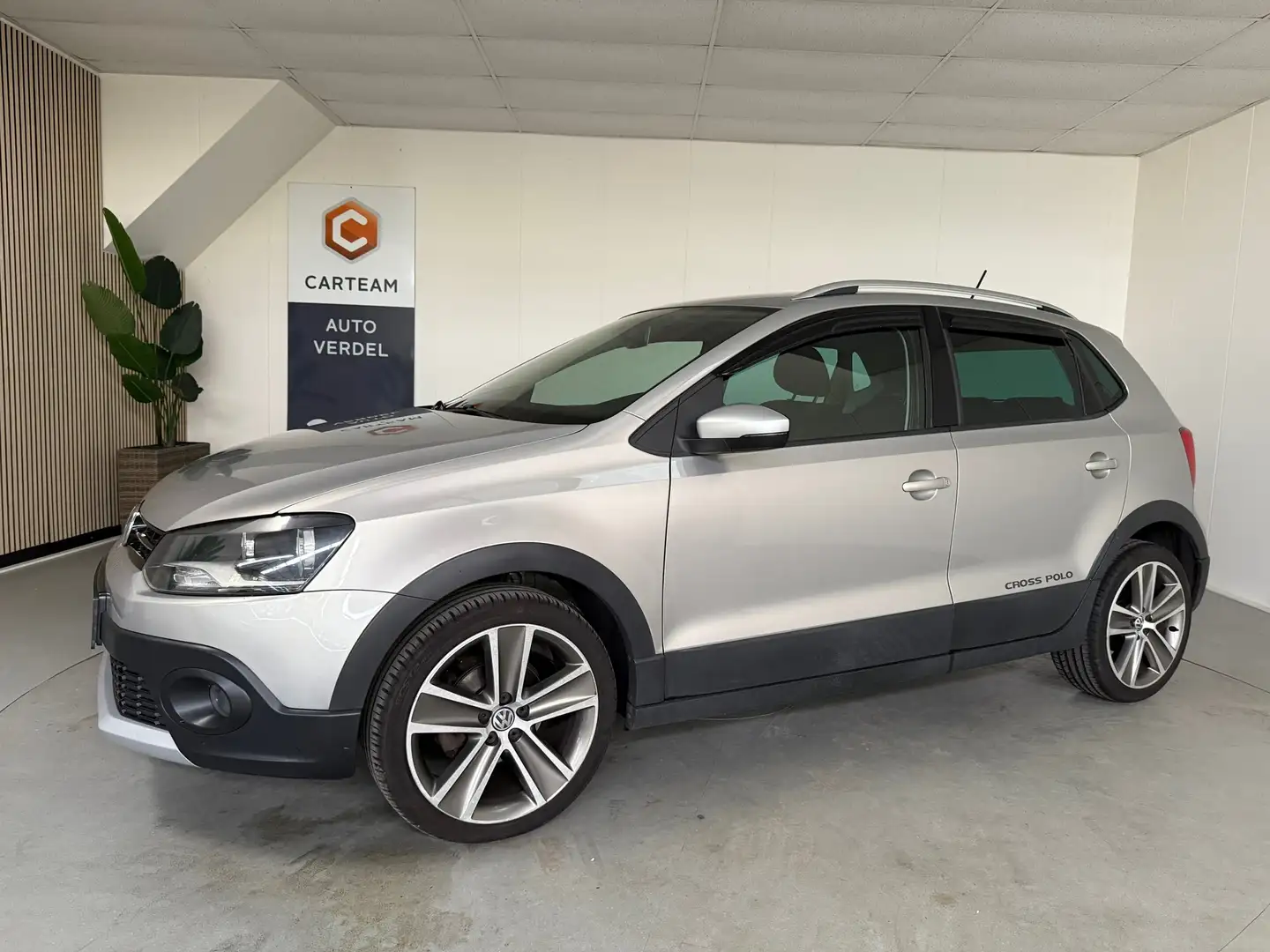 Volkswagen Polo Cross 1.2 TSI Airco, LMV, Trekhaak, Navigatie Beige - 1
