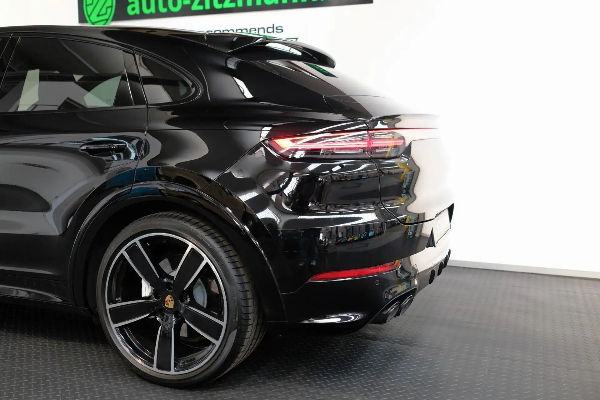 포르쉐 Porsche Cayenne S 2023 검정 사진 8