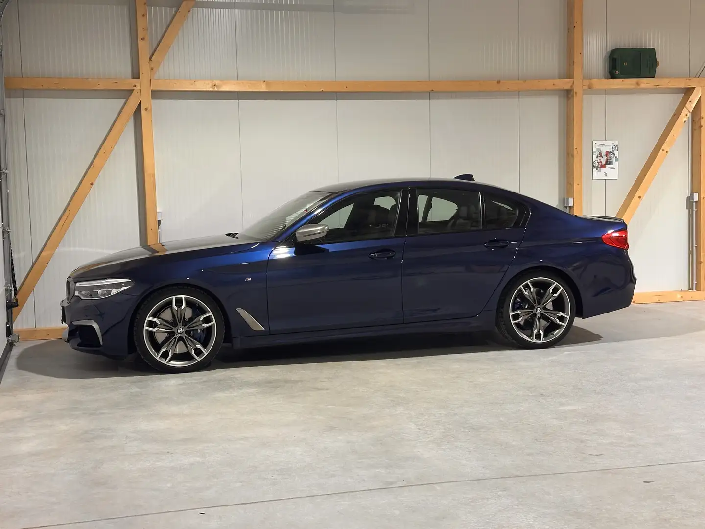 BMW 550 M550d xDrive Blau - 1
