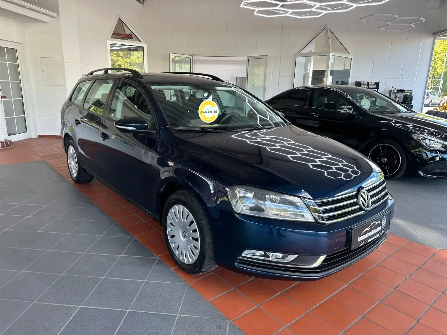 Volkswagen Passat Variant Trendline * 2. Hand / NAVI / TOP* Bleu - 2