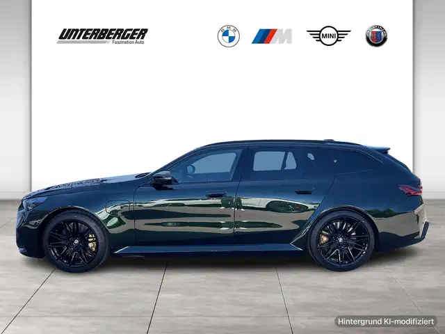 BMW M5 view 3